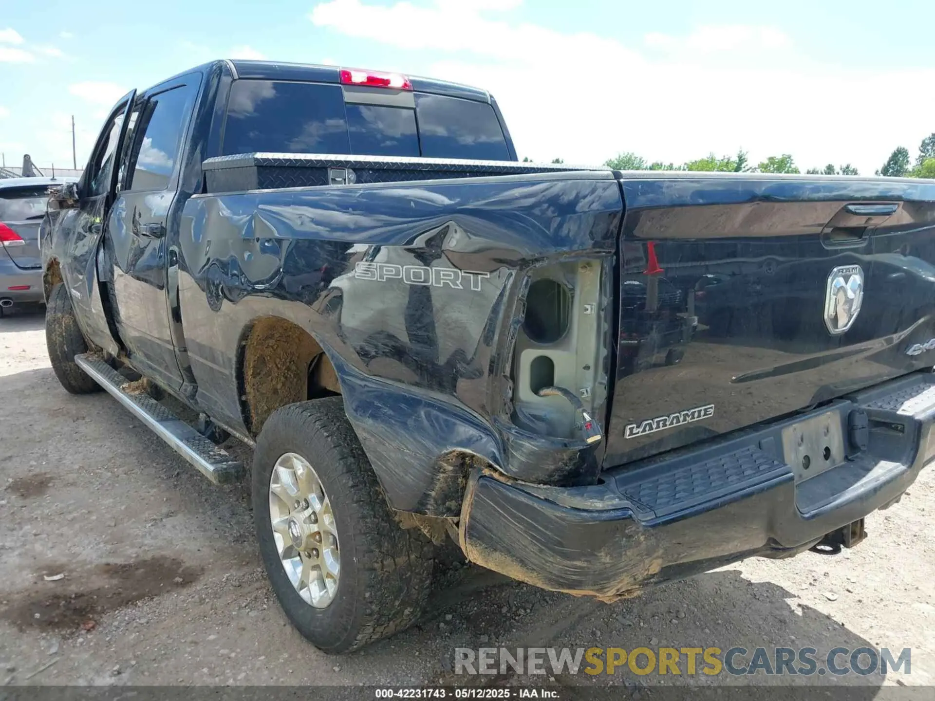 19 Photograph of a damaged car 3C6UR5FL2PG567670 RAM 2500 2023