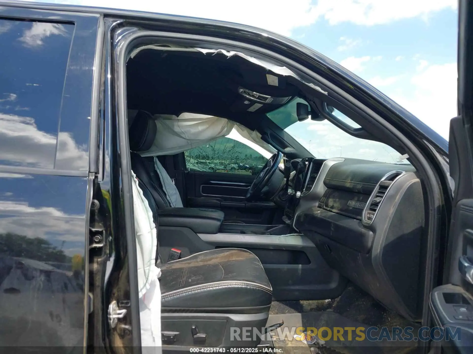 5 Photograph of a damaged car 3C6UR5FL2PG567670 RAM 2500 2023