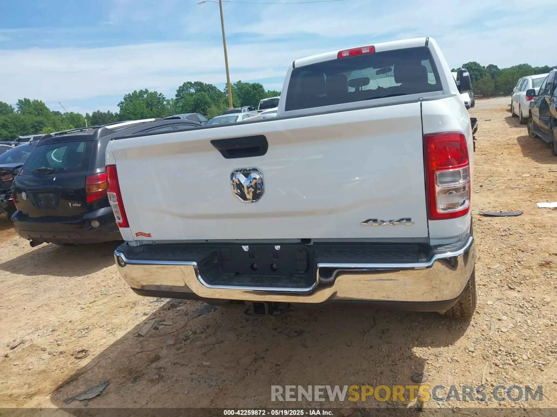16 Photograph of a damaged car 3C6UR5HJ5PG537025 RAM 2500 2023