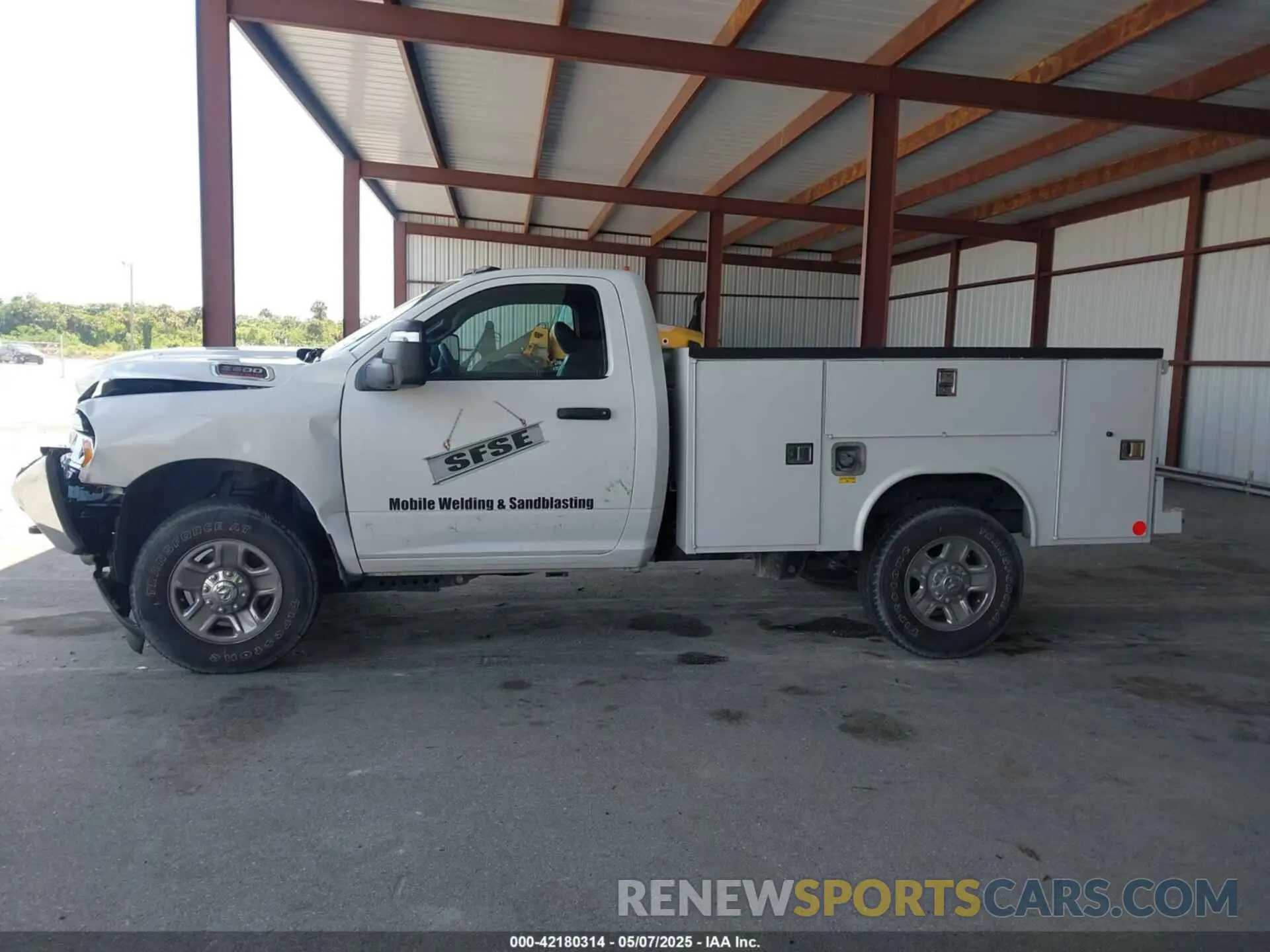 14 Photograph of a damaged car 3C7WR5AJ7PG567772 RAM 2500 2023