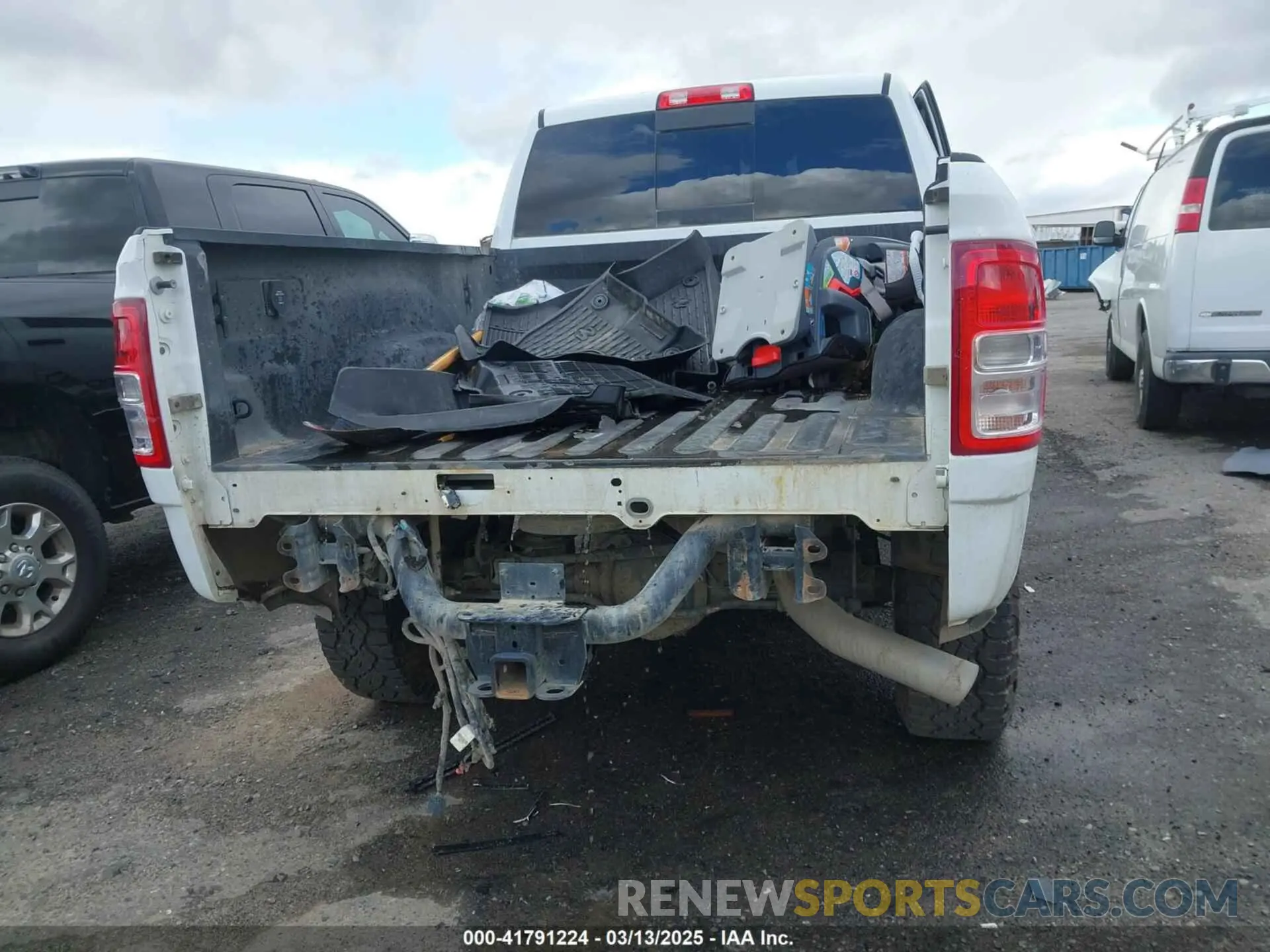20 Photograph of a damaged car 3C6UR5CL3RG226527 RAM 2500 2024