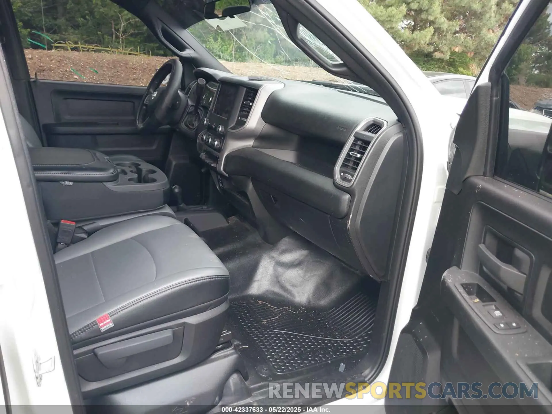 5 Photograph of a damaged car 3C6UR5CL9RG234339 RAM 2500 2024