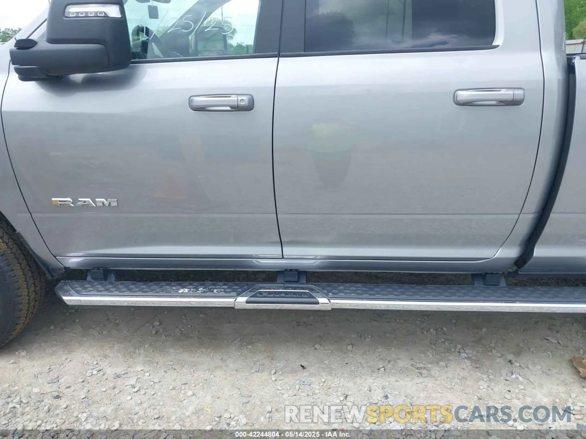14 Photograph of a damaged car 3C6UR5DJ1RG186140 RAM 2500 2024