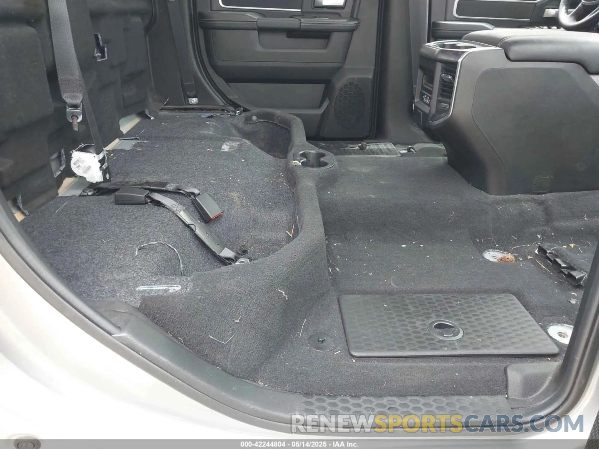 8 Photograph of a damaged car 3C6UR5DJ1RG186140 RAM 2500 2024