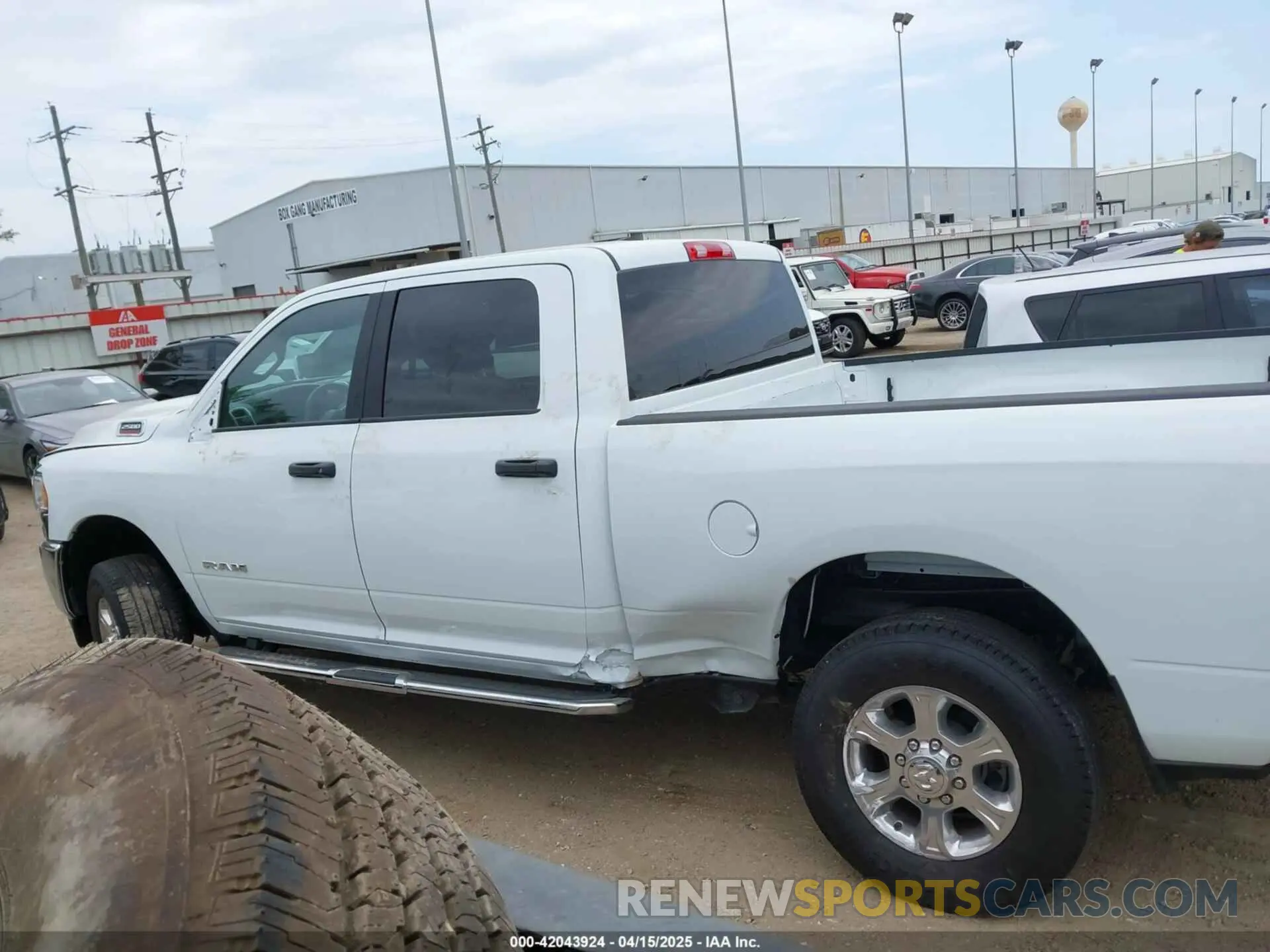 15 Photograph of a damaged car 3C6UR5DJ1RG249902 RAM 2500 2024
