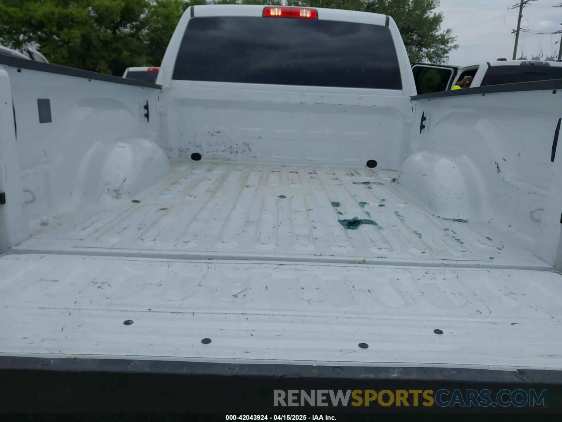 18 Photograph of a damaged car 3C6UR5DJ1RG249902 RAM 2500 2024