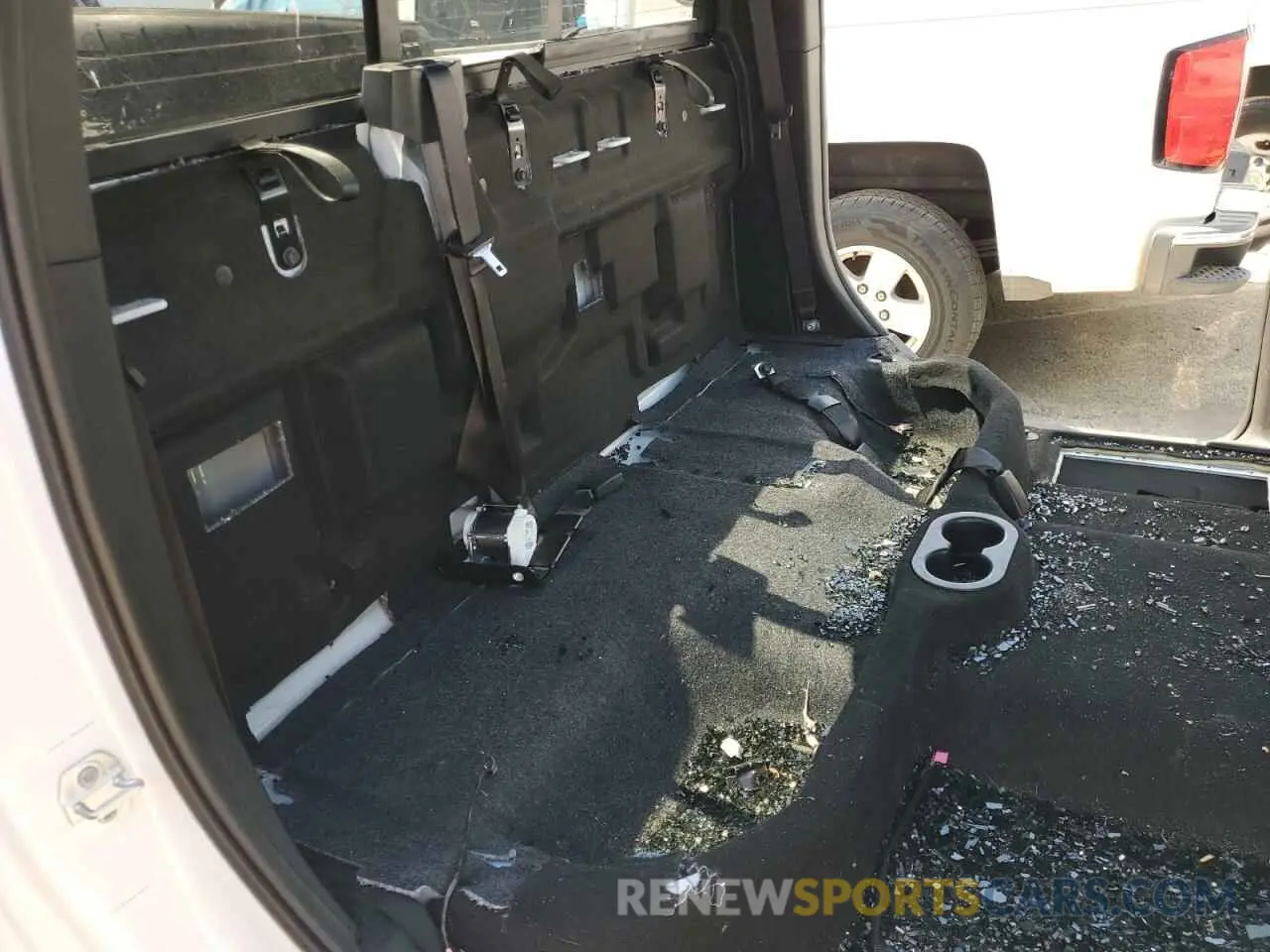 10 Photograph of a damaged car 3C6UR5DJ2RG373340 RAM 2500 2024
