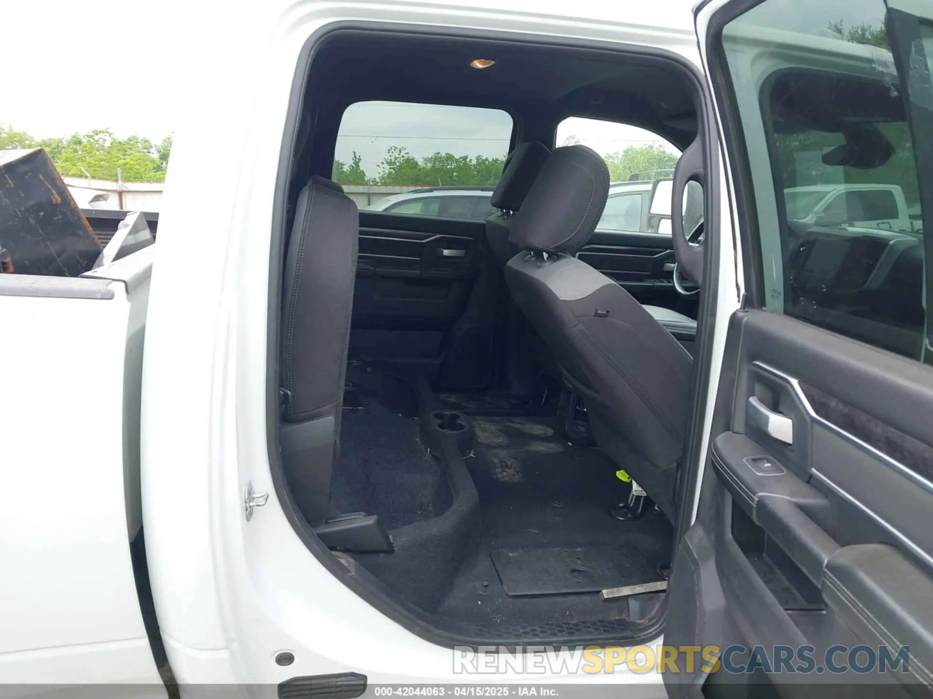 8 Photograph of a damaged car 3C6UR5DL2RG285616 RAM 2500 2024