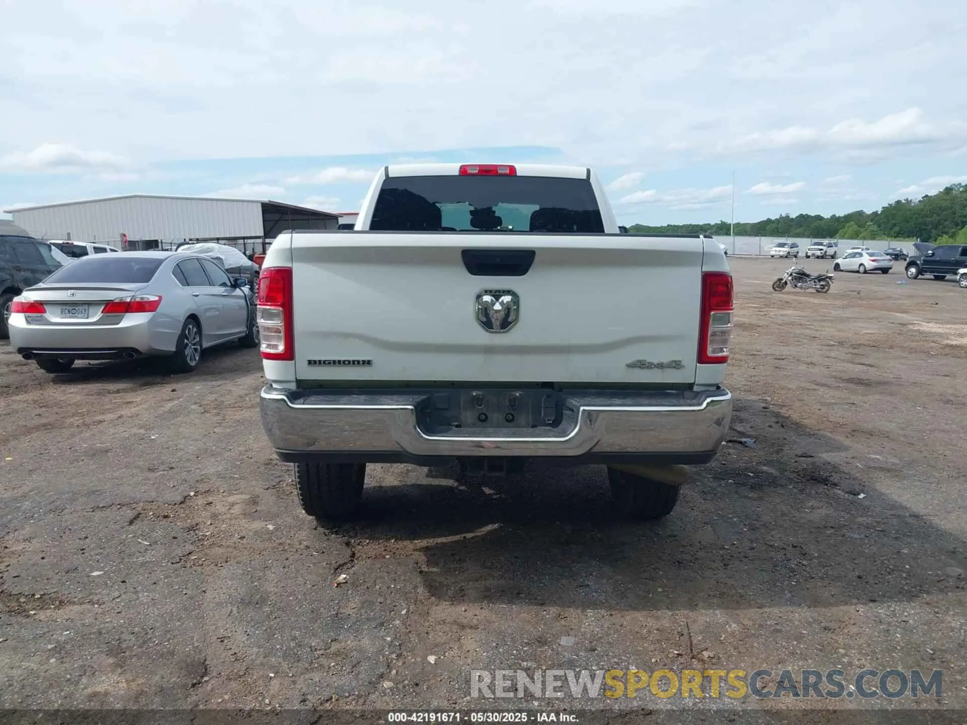 16 Photograph of a damaged car 3C6UR5DL2RG340744 RAM 2500 2024