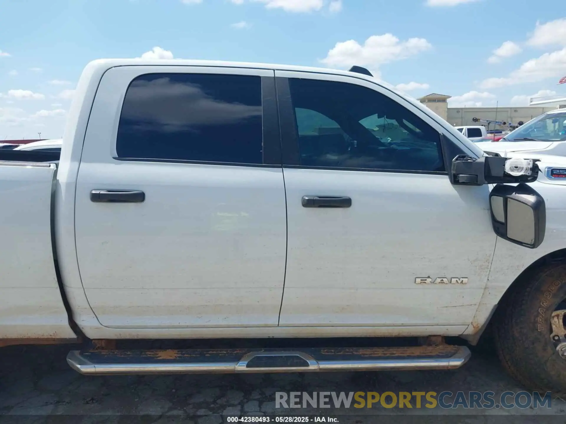 12 Photograph of a damaged car 3C6UR5DL4RG338638 RAM 2500 2024