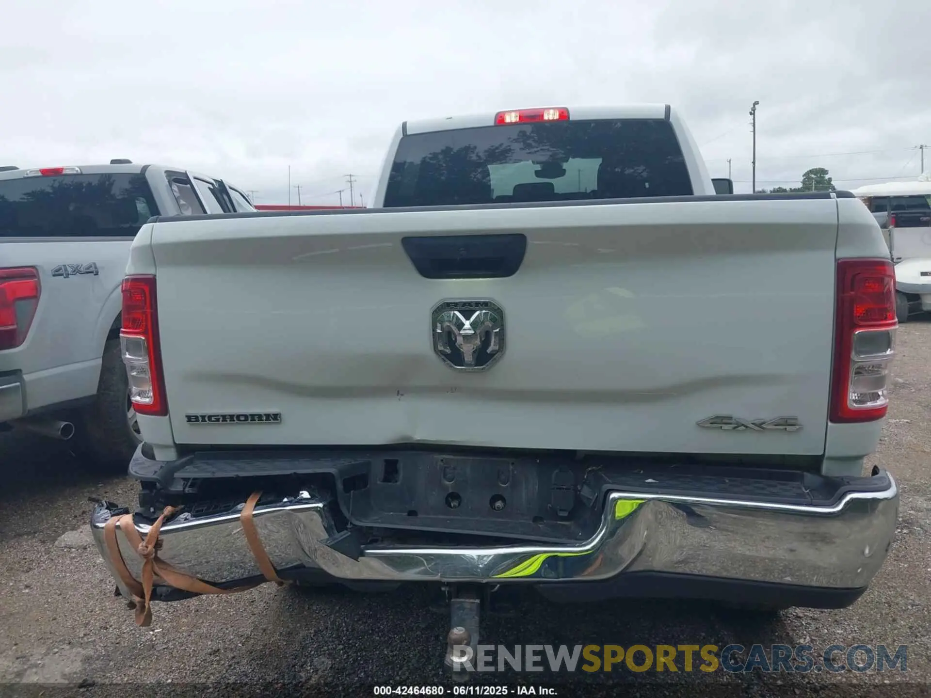 16 Photograph of a damaged car 3C6UR5DL9RG286018 RAM 2500 2024