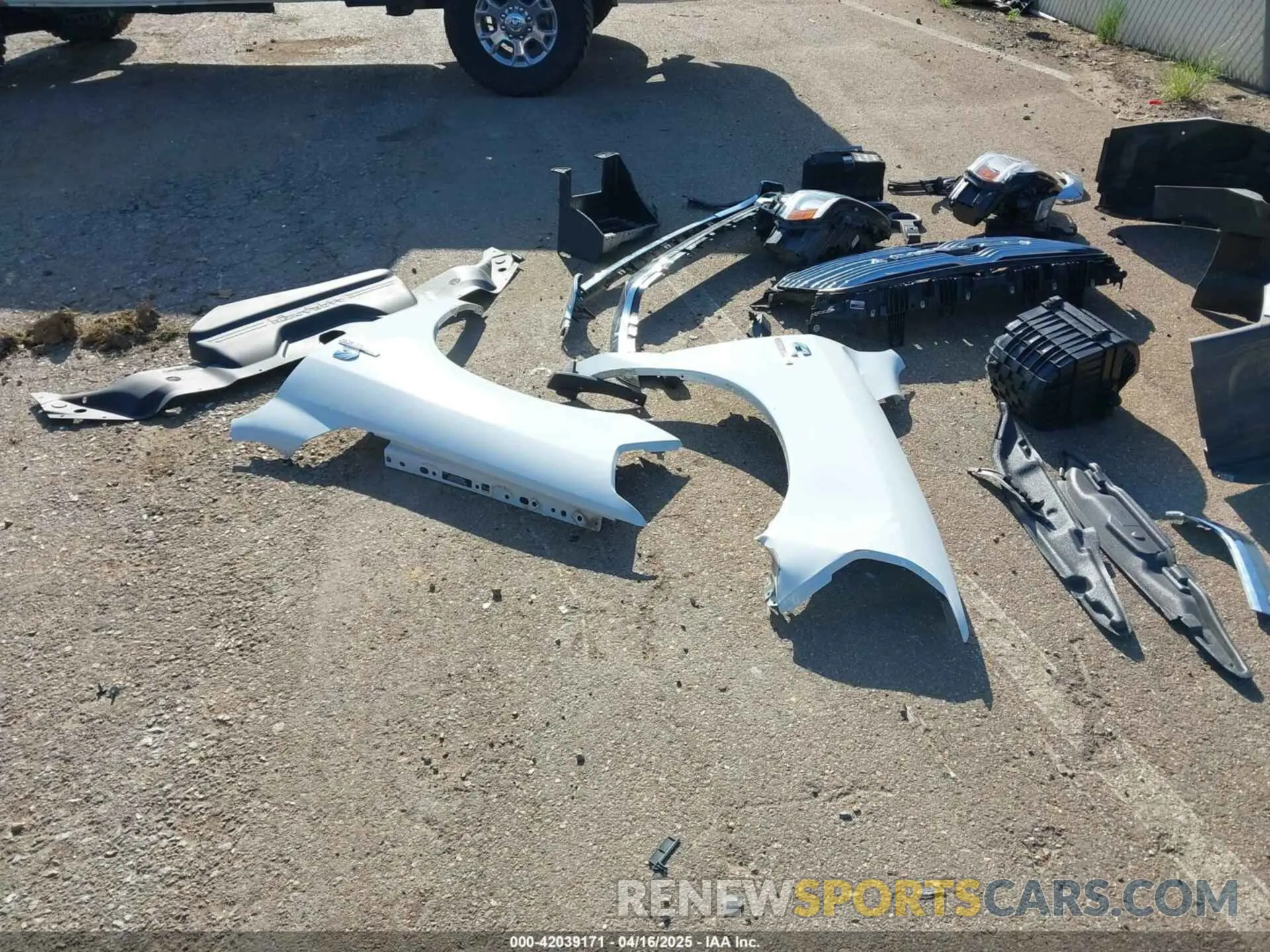19 Photograph of a damaged car 3C6UR5FL6RG181448 RAM 2500 2024