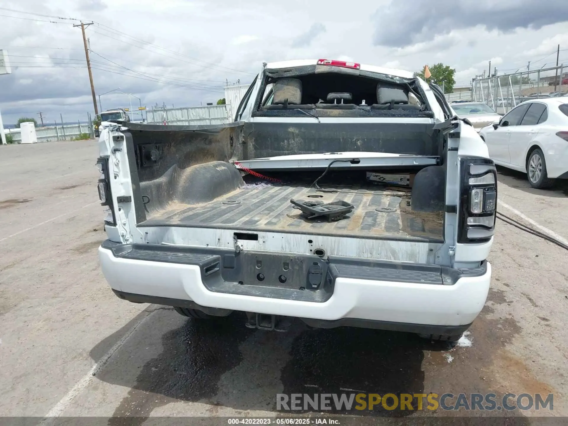 15 Photograph of a damaged car 3C6UR5FL6RG288306 RAM 2500 2024