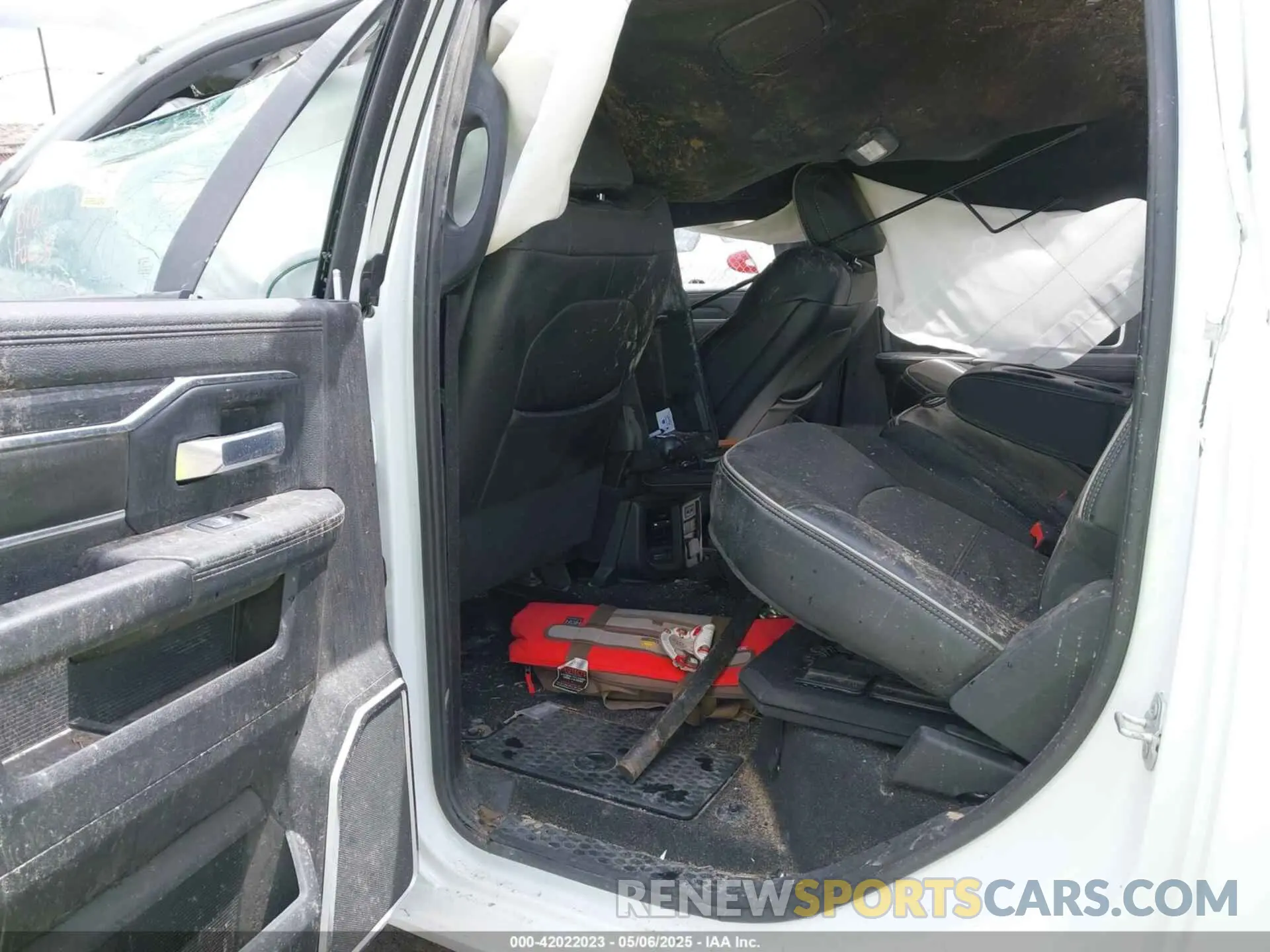8 Photograph of a damaged car 3C6UR5FL6RG288306 RAM 2500 2024
