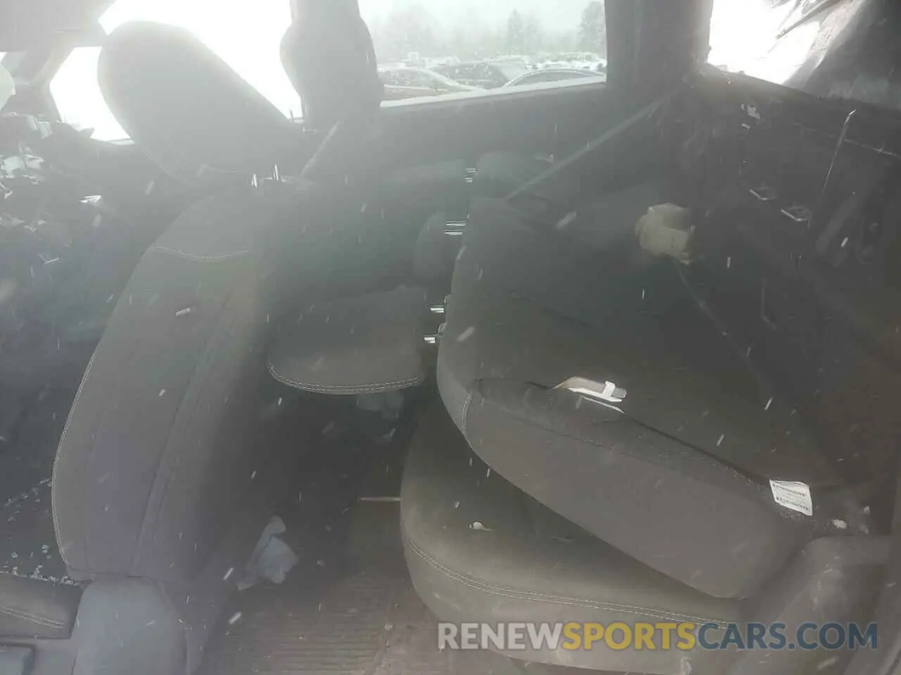 10 Photograph of a damaged car 3C6UR5HJ8RG246201 RAM 2500 2024
