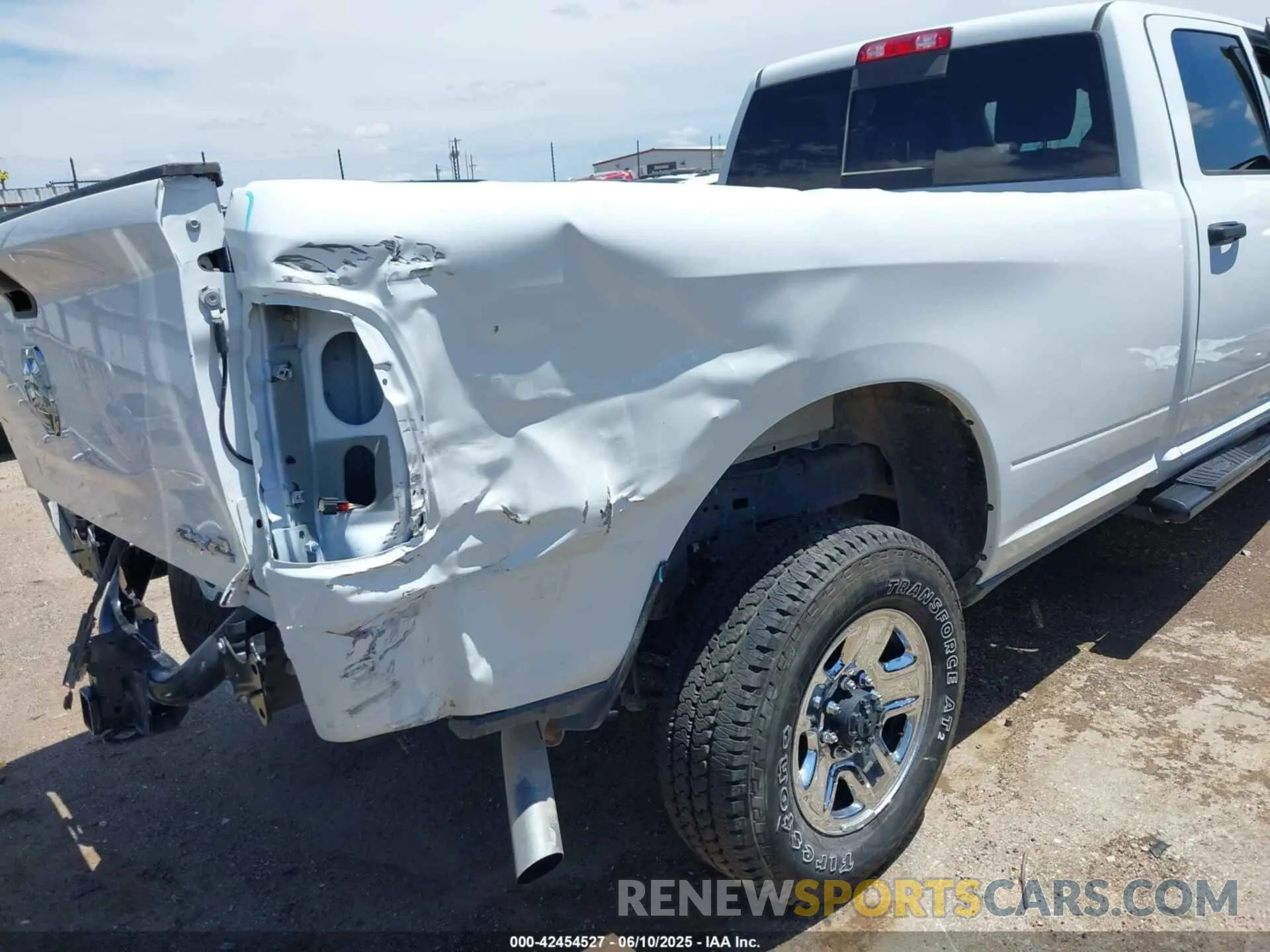 18 Photograph of a damaged car 3C6UR5HJXRG389635 RAM 2500 2024