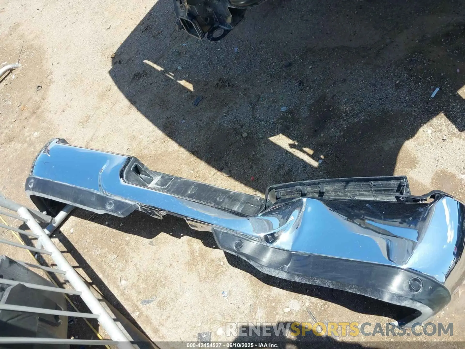 19 Photograph of a damaged car 3C6UR5HJXRG389635 RAM 2500 2024