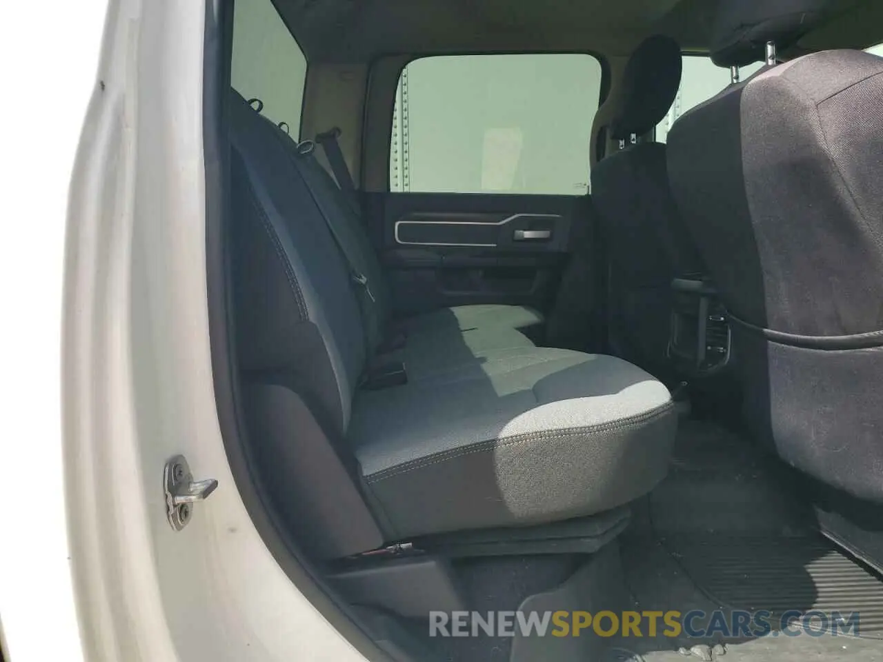 10 Photograph of a damaged car 3C63R3DL4KG675106 RAM 3500 2019