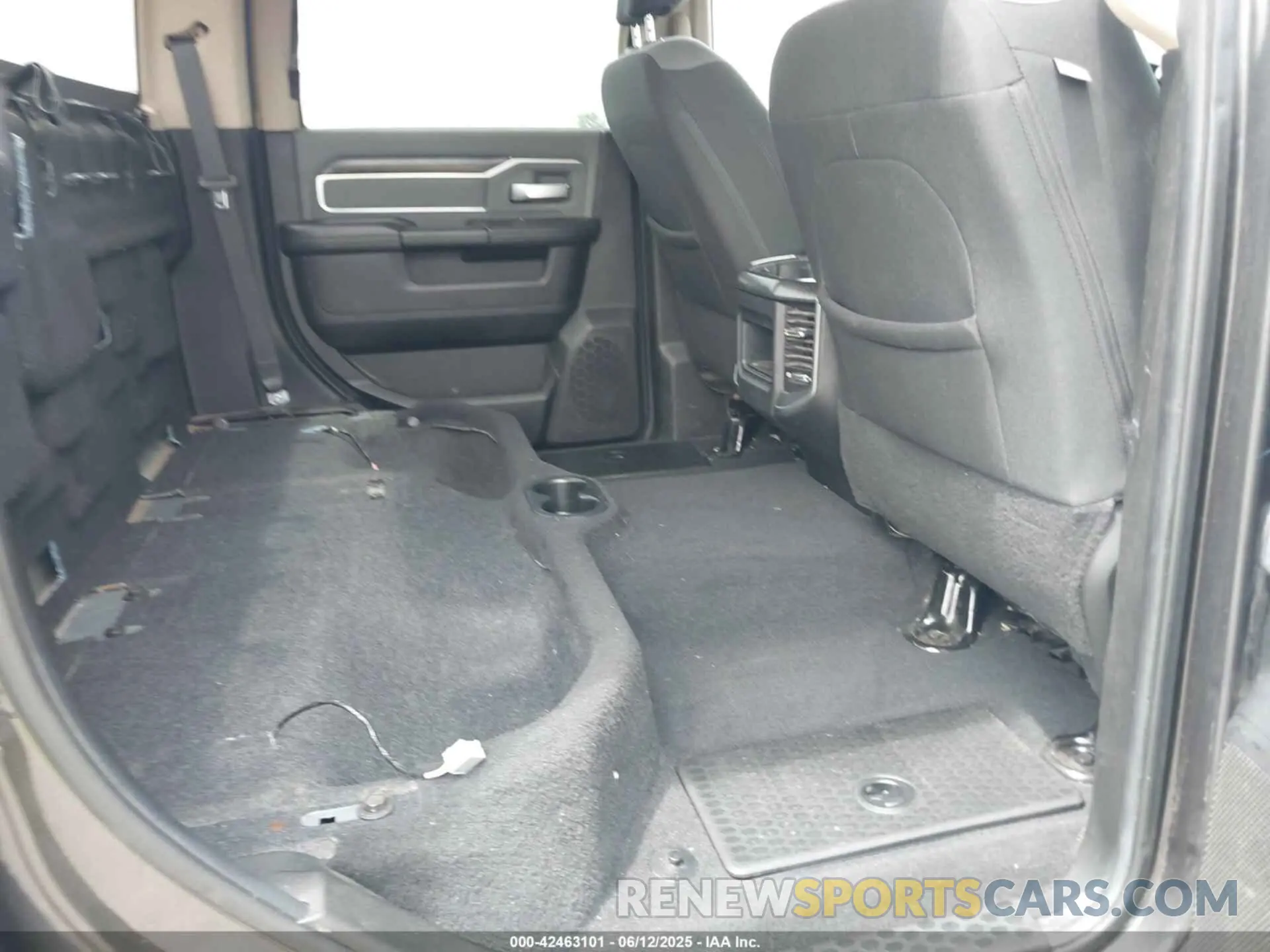 7 Photograph of a damaged car 3C63R3HL5KG610212 RAM 3500 2019