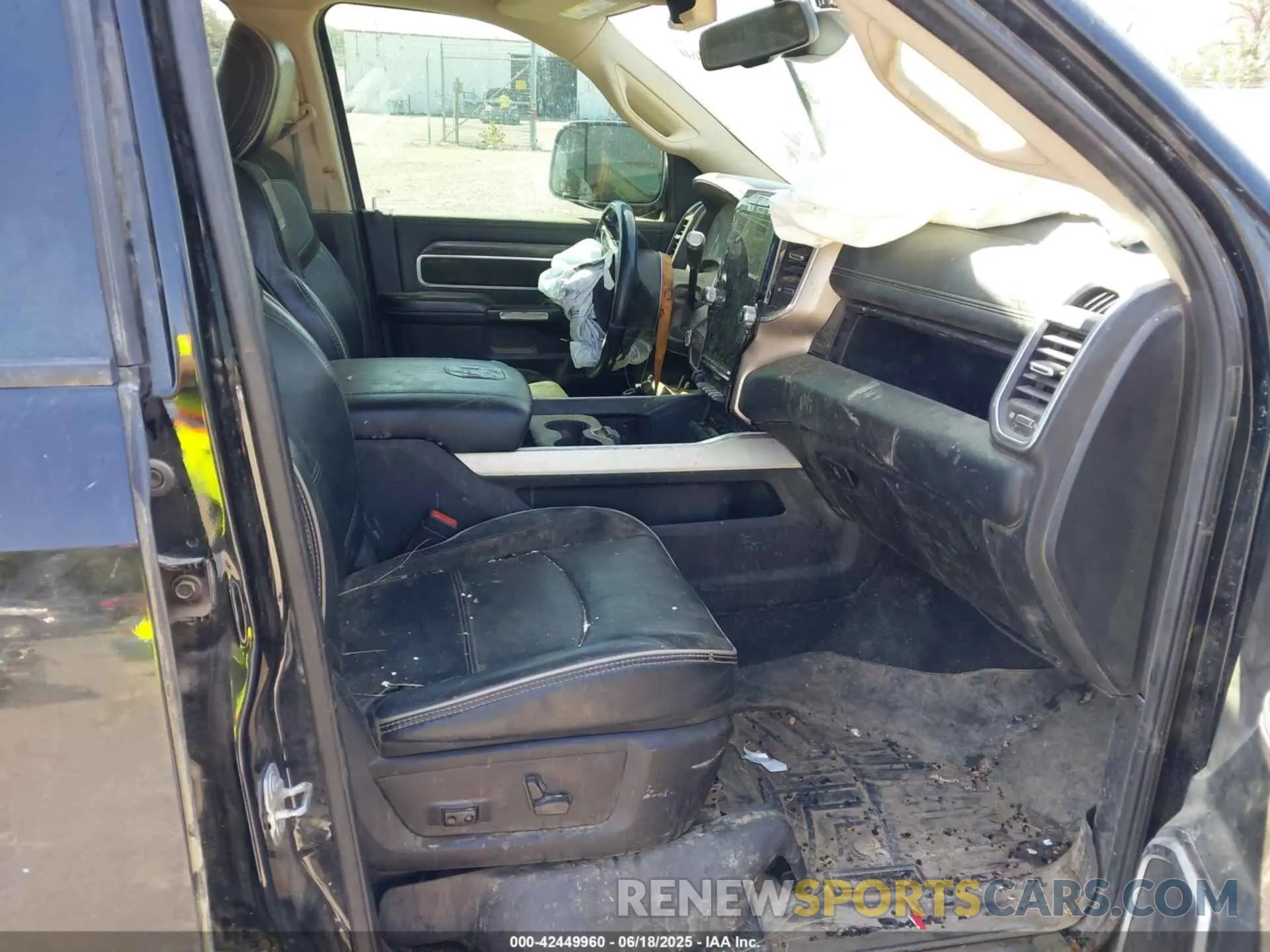 5 Photograph of a damaged car 3C63R3JL3KG636740 RAM 3500 2019