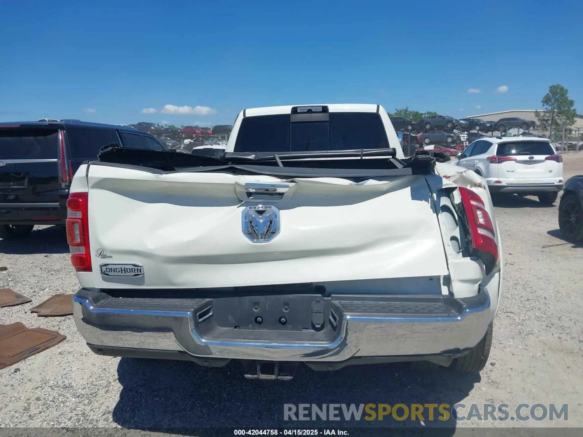 15 Photograph of a damaged car 3C63RPKL7KG560333 RAM 3500 2019