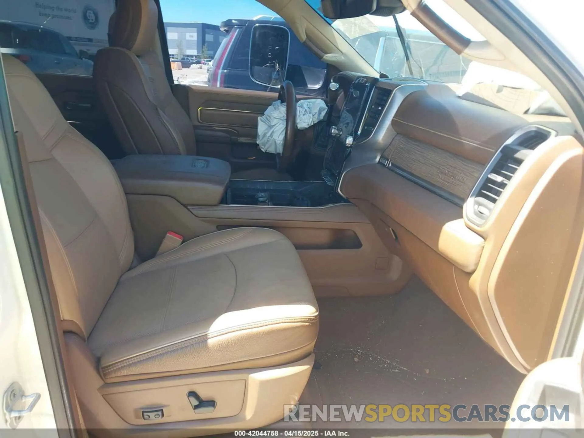 5 Photograph of a damaged car 3C63RPKL7KG560333 RAM 3500 2019