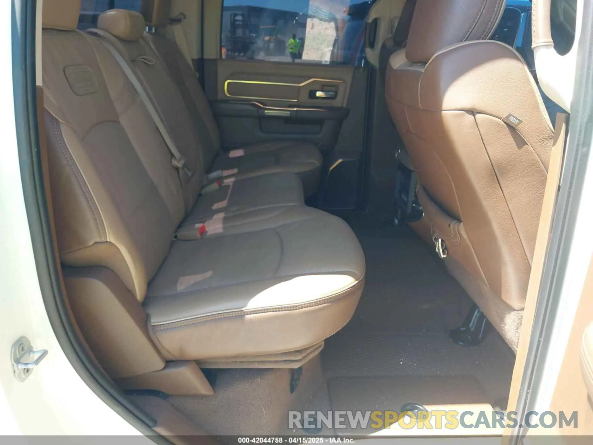 8 Photograph of a damaged car 3C63RPKL7KG560333 RAM 3500 2019