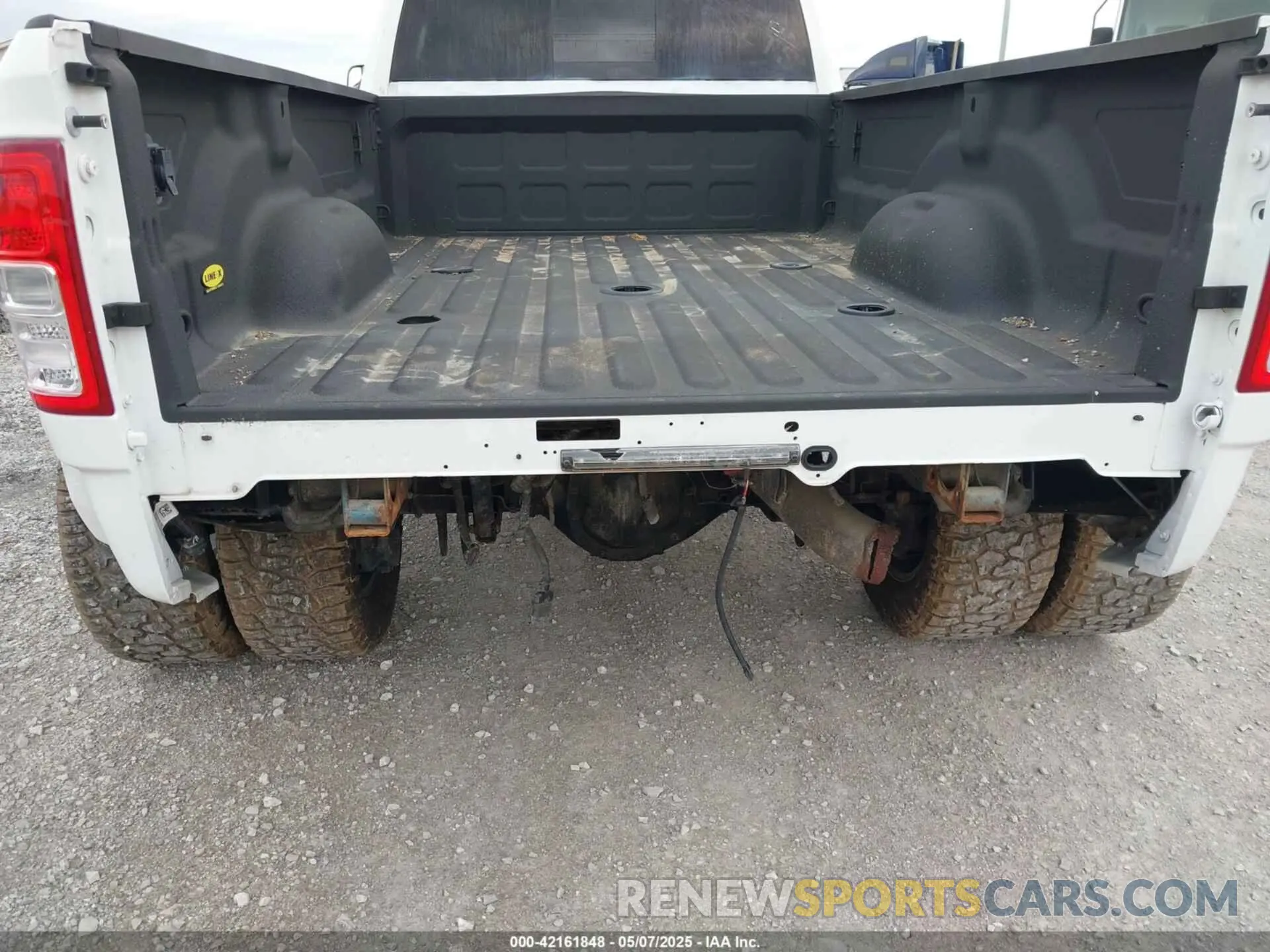 15 Photograph of a damaged car 3C63RRGL4KG557958 RAM 3500 2019