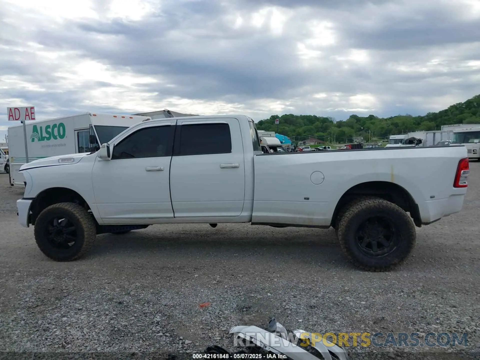 18 Photograph of a damaged car 3C63RRGL4KG557958 RAM 3500 2019