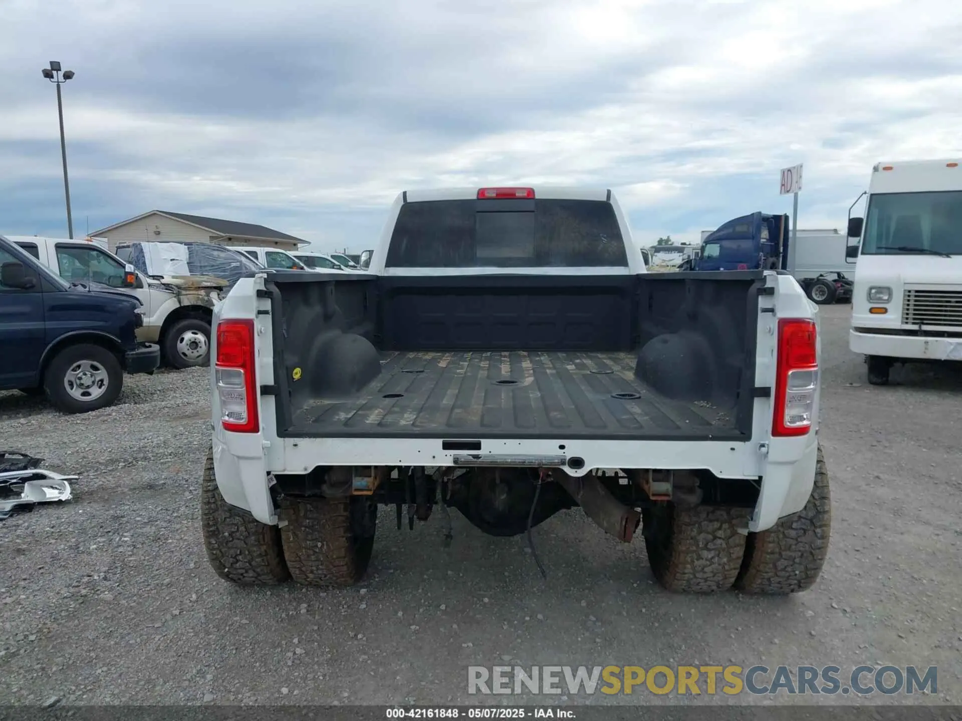 19 Photograph of a damaged car 3C63RRGL4KG557958 RAM 3500 2019