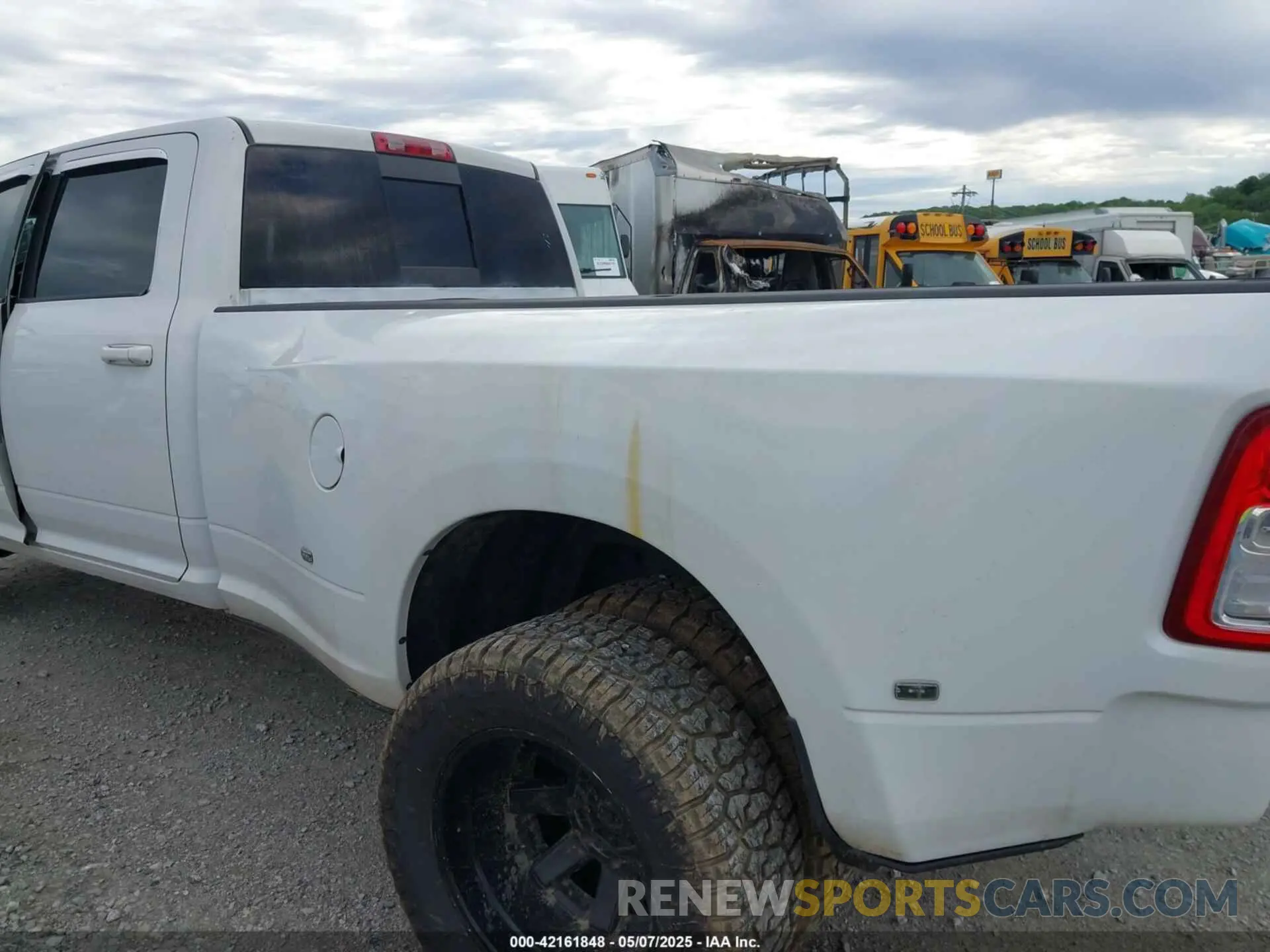 20 Photograph of a damaged car 3C63RRGL4KG557958 RAM 3500 2019