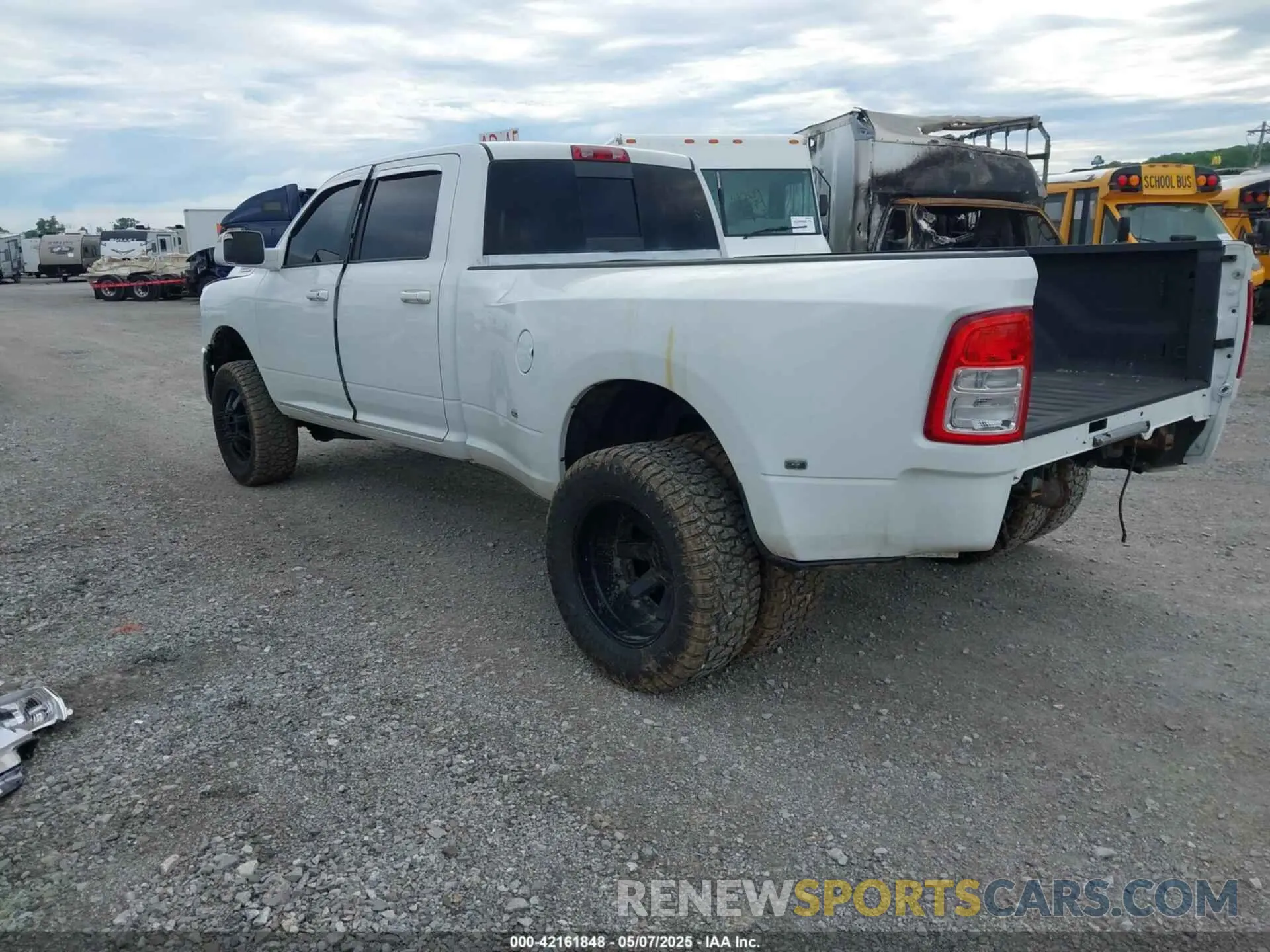 3 Photograph of a damaged car 3C63RRGL4KG557958 RAM 3500 2019