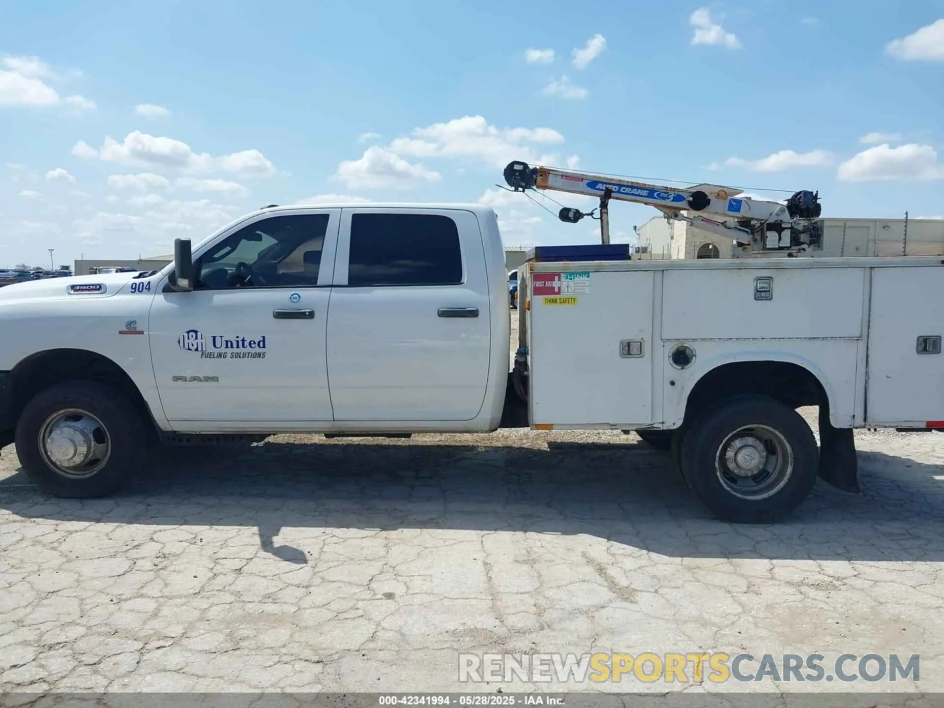 14 Photograph of a damaged car 3C63RRGL6KG533953 RAM 3500 2019