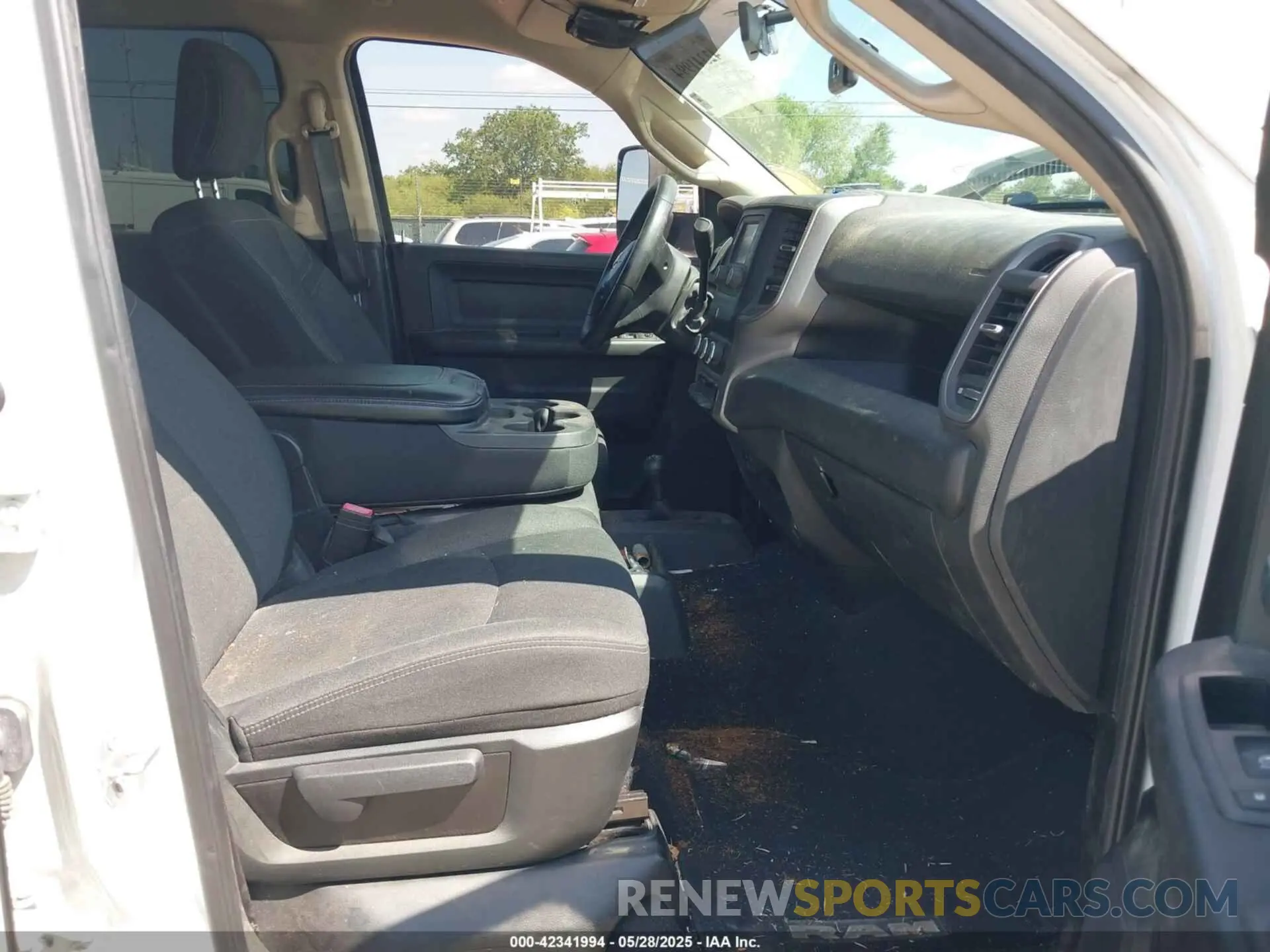 6 Photograph of a damaged car 3C63RRGL6KG533953 RAM 3500 2019