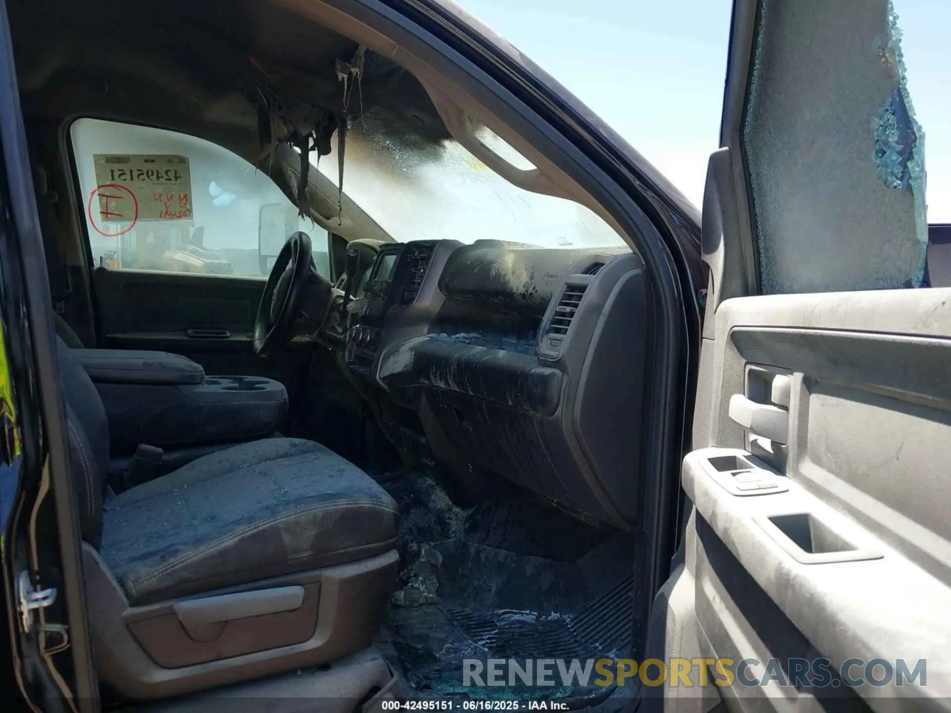 5 Photograph of a damaged car 3C63RRGL9KG662706 RAM 3500 2019