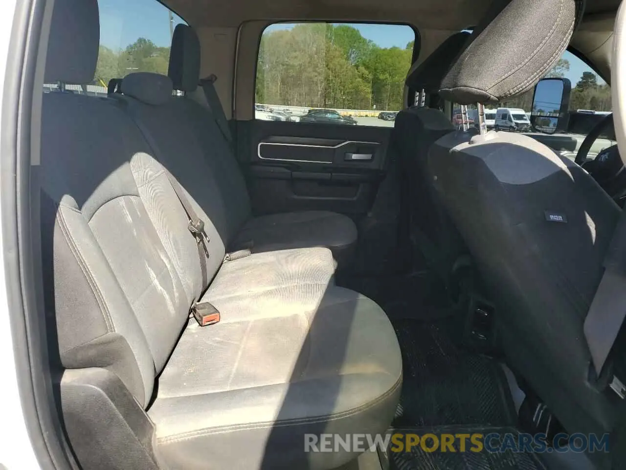 10 Photograph of a damaged car 3C63RRHL8KG725597 RAM 3500 2019