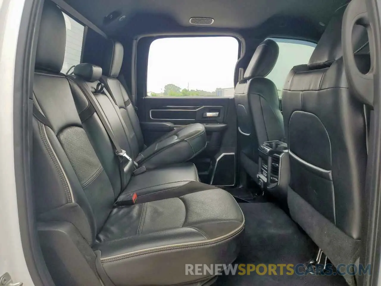 10 Photograph of a damaged car 3C63RRJL5KG524928 RAM 3500 2019
