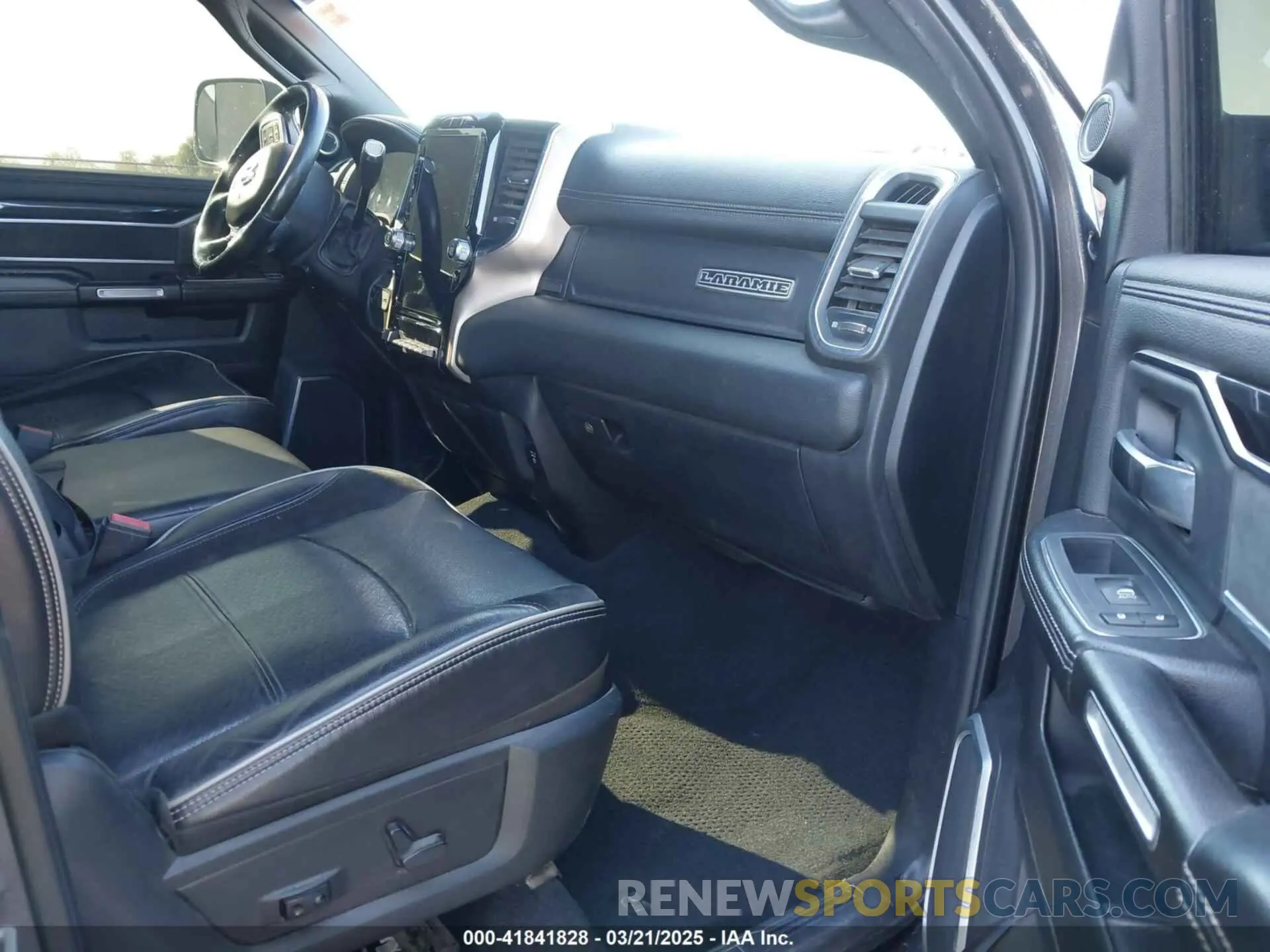 6 Photograph of a damaged car 3C63RRJL6KG526364 RAM 3500 2019