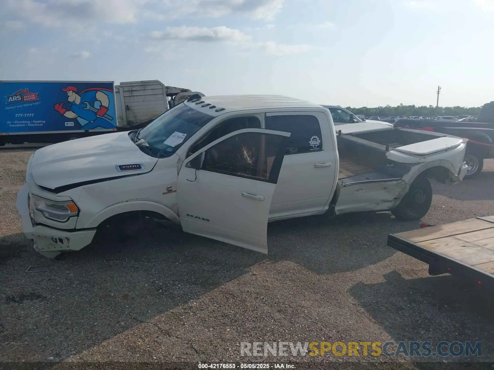 14 Photograph of a damaged car 3C63RRJLXKG639752 RAM 3500 2019
