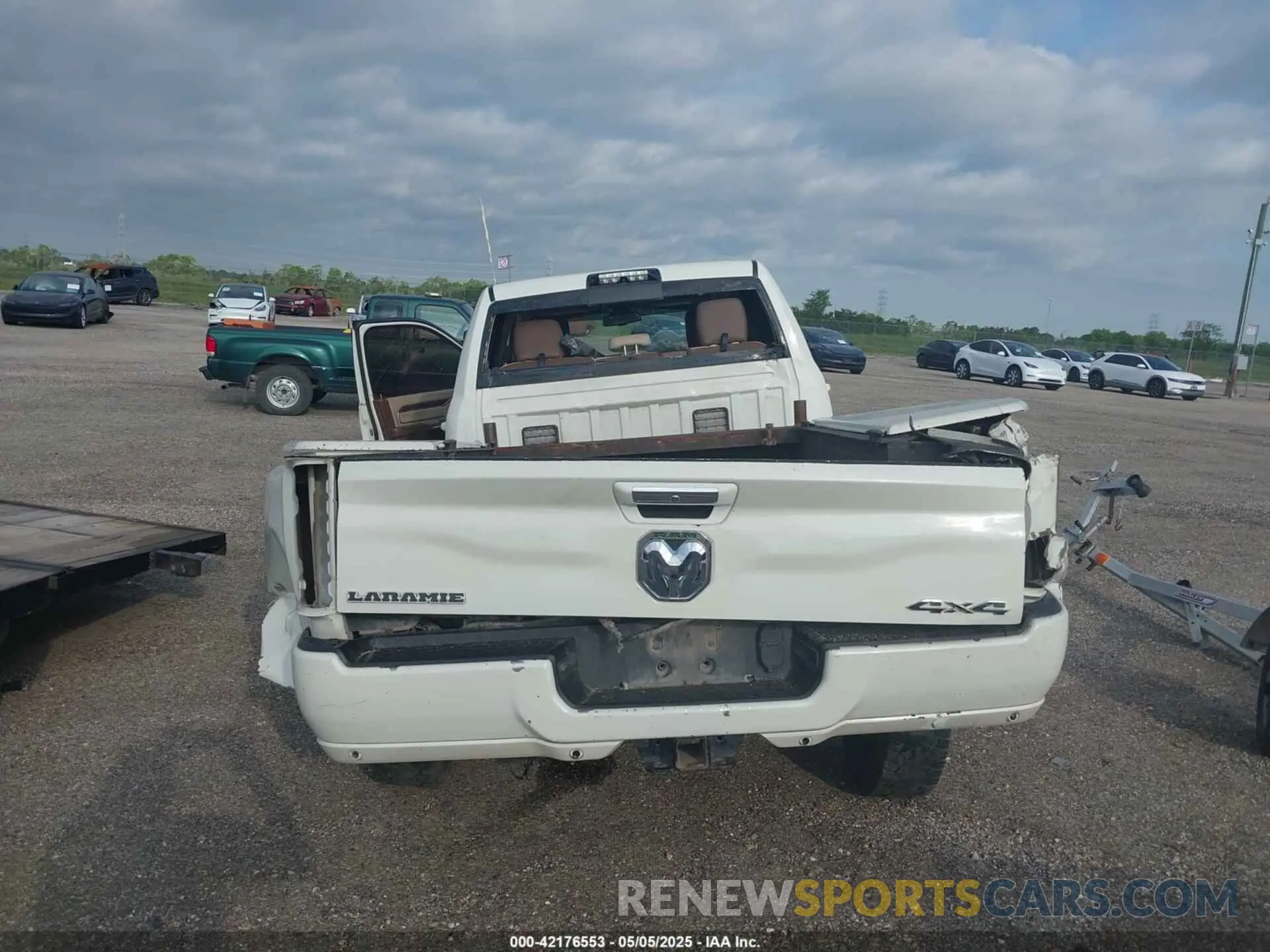 15 Photograph of a damaged car 3C63RRJLXKG639752 RAM 3500 2019