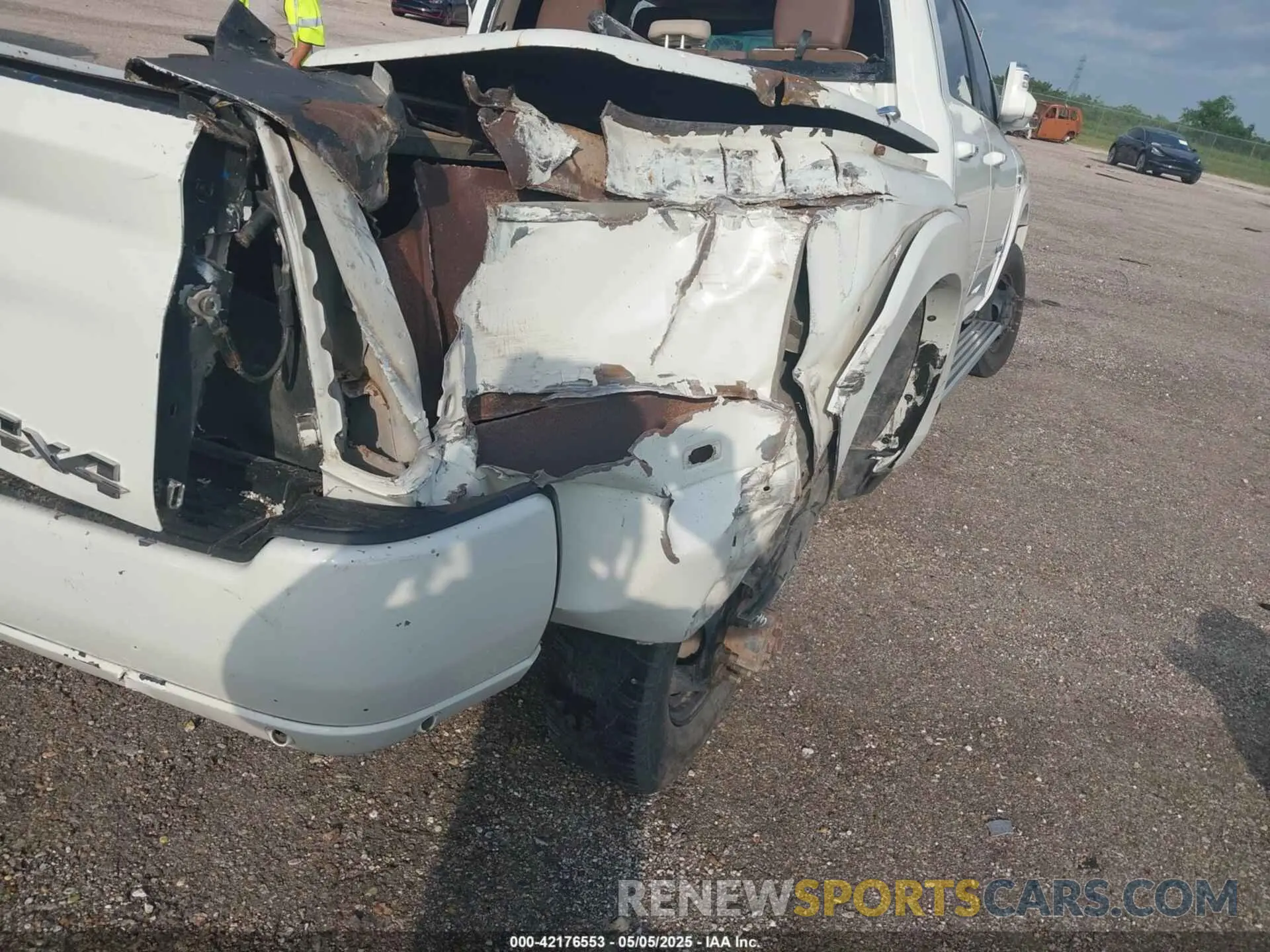 18 Photograph of a damaged car 3C63RRJLXKG639752 RAM 3500 2019