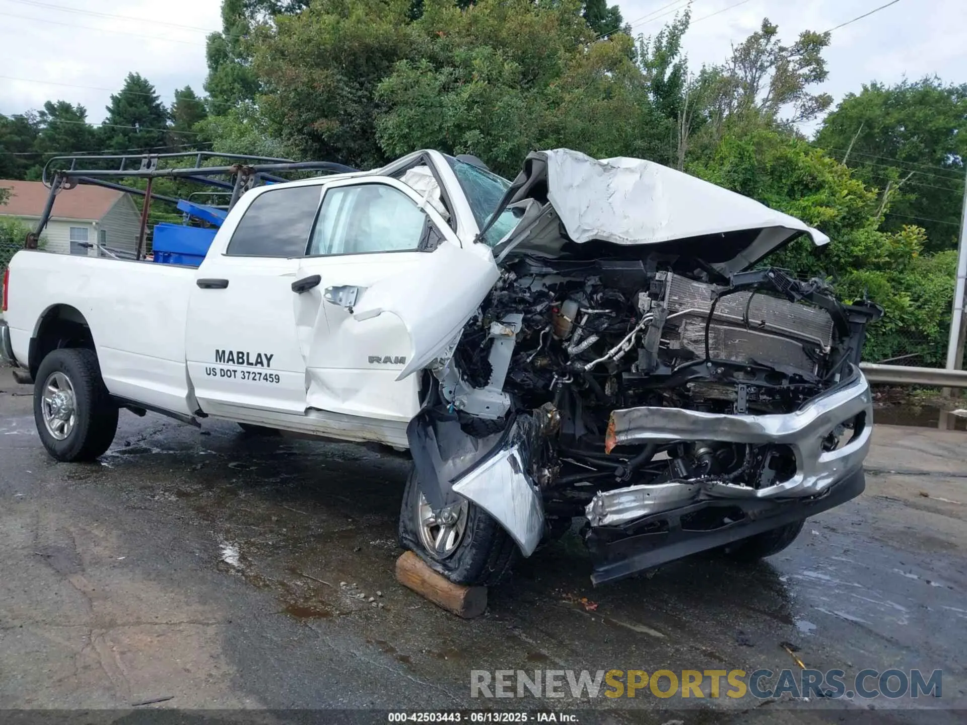 16 Photograph of a damaged car 3C63R3GL0LG114463 RAM 3500 2020
