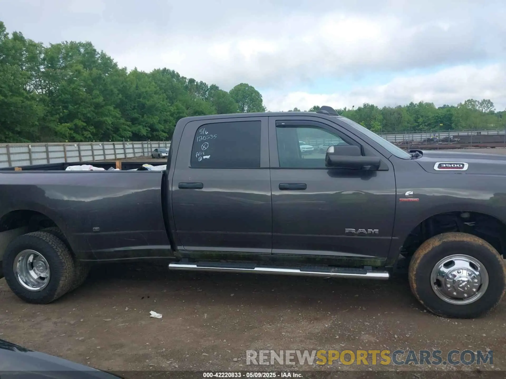 13 Photograph of a damaged car 3C63RRGL2LG120235 RAM 3500 2020