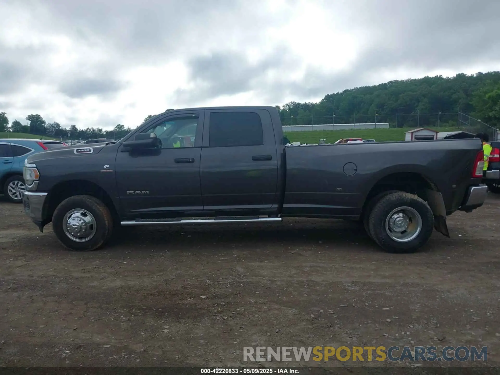 14 Photograph of a damaged car 3C63RRGL2LG120235 RAM 3500 2020