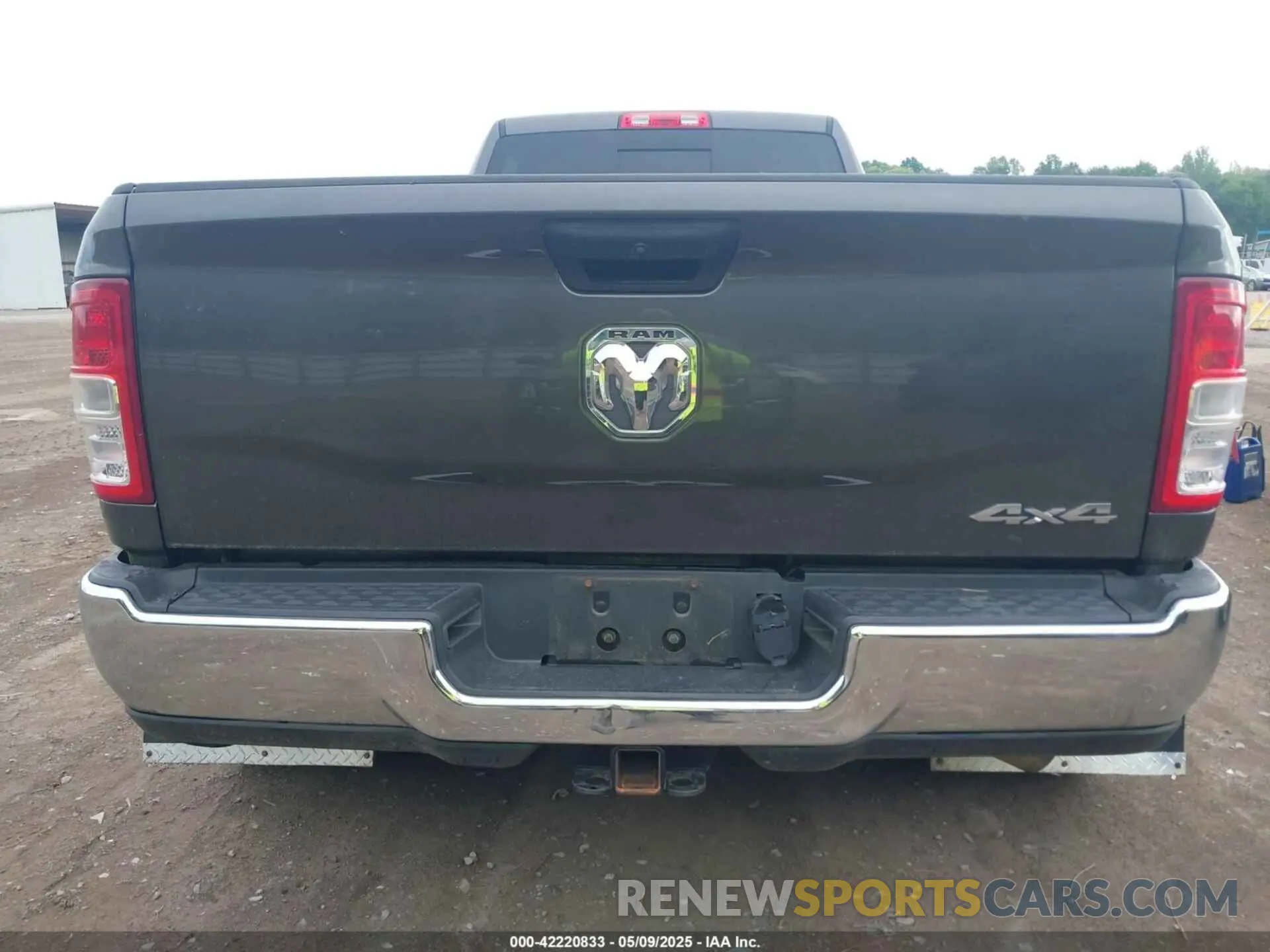 15 Photograph of a damaged car 3C63RRGL2LG120235 RAM 3500 2020