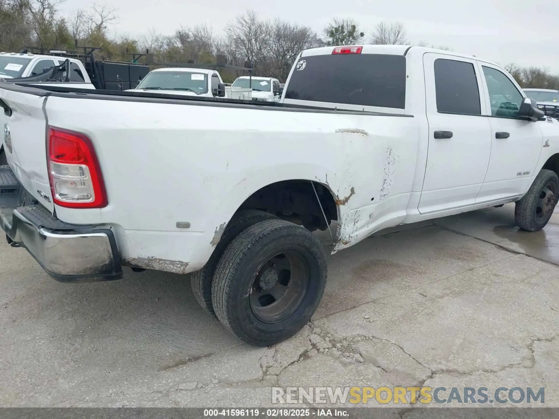 16 Photograph of a damaged car 3C63RRGL3LG292063 RAM 3500 2020