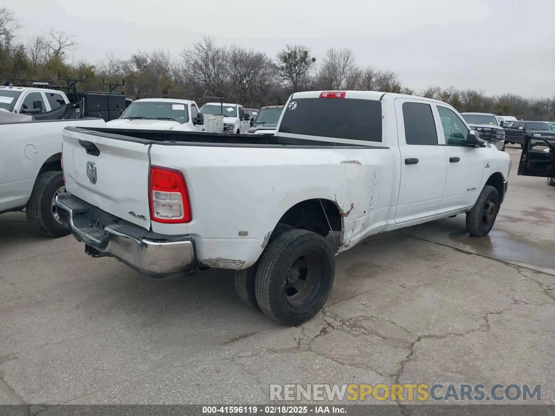 4 Photograph of a damaged car 3C63RRGL3LG292063 RAM 3500 2020