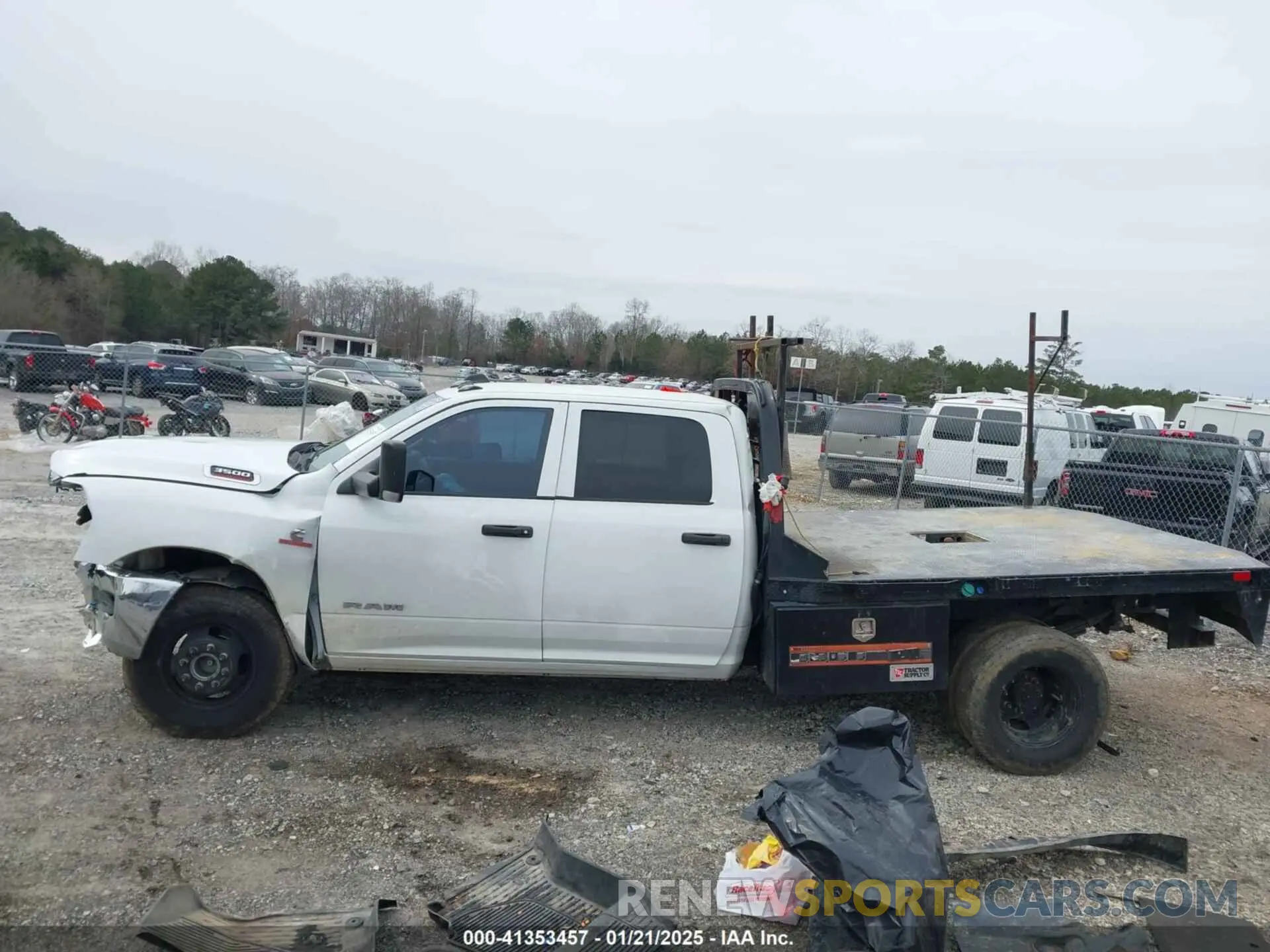 14 Photograph of a damaged car 3C63RRGL4LG114369 RAM 3500 2020