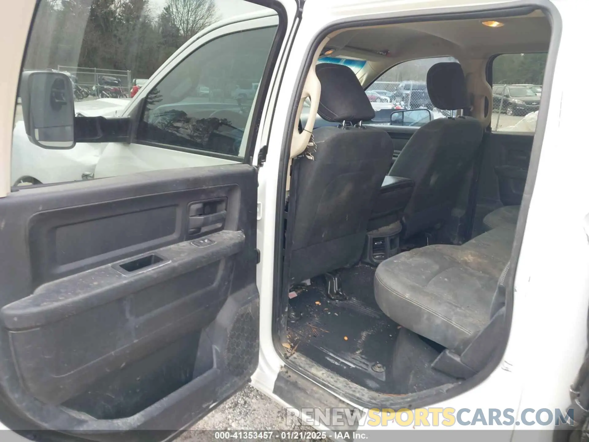 8 Photograph of a damaged car 3C63RRGL4LG114369 RAM 3500 2020