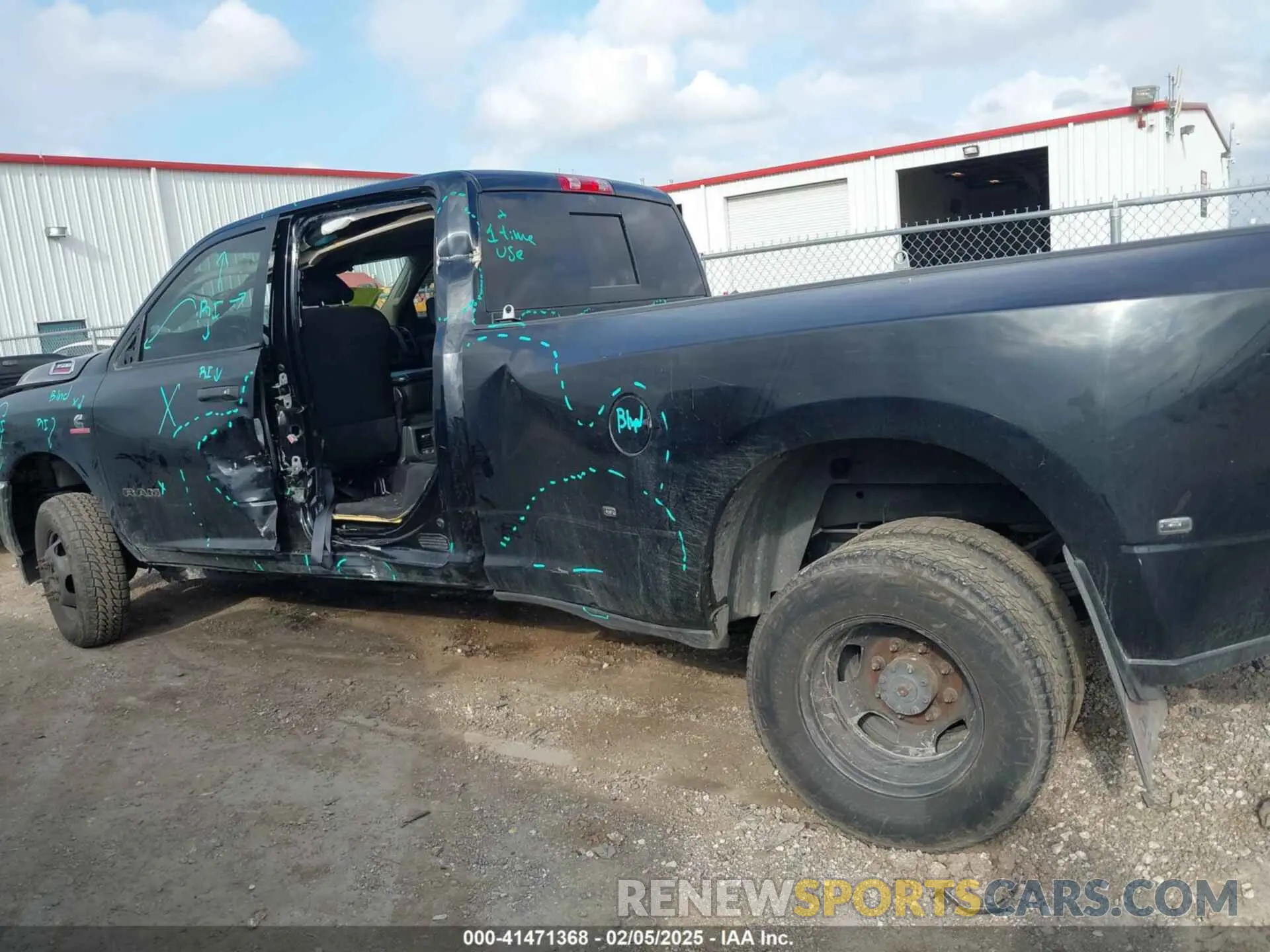 15 Photograph of a damaged car 3C63RRGL5LG219566 RAM 3500 2020